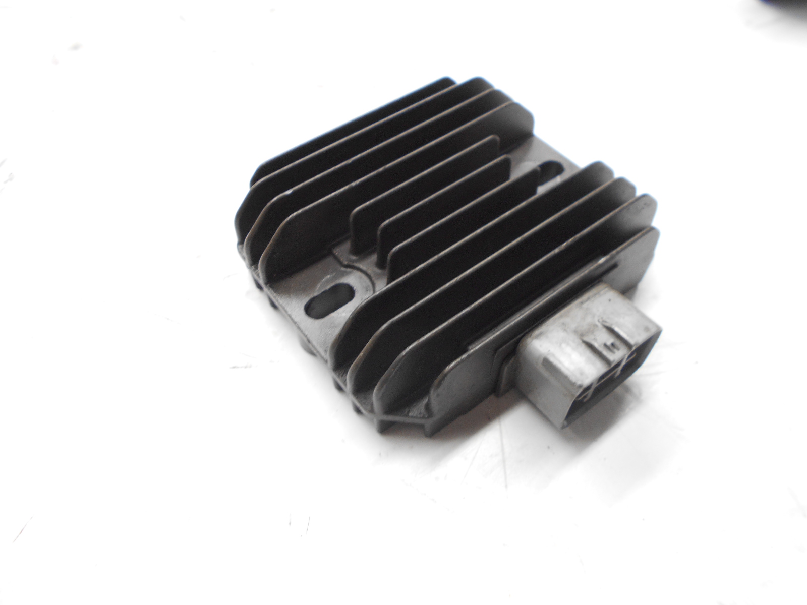 Suzuki sixteen 125 regolatore di tensione 2008 2011 cn111