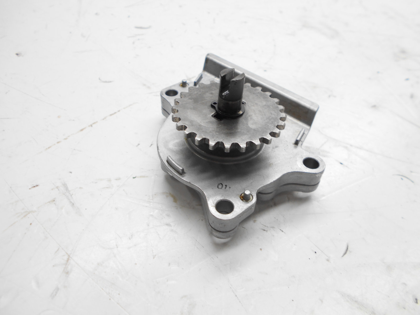 Suzuki sixteen 125 pompa olio + ingranaggio 2008 2011 cn111