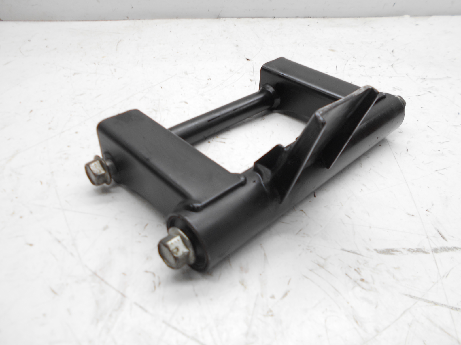 Suzuki sixteen 125 staffa supporto motore 2008 2011 cn111
