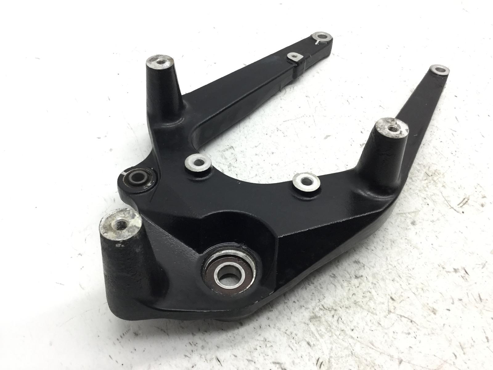 Suzuki sixteen 125 staffa supporto scarico marmitta 2008 2011 cn111