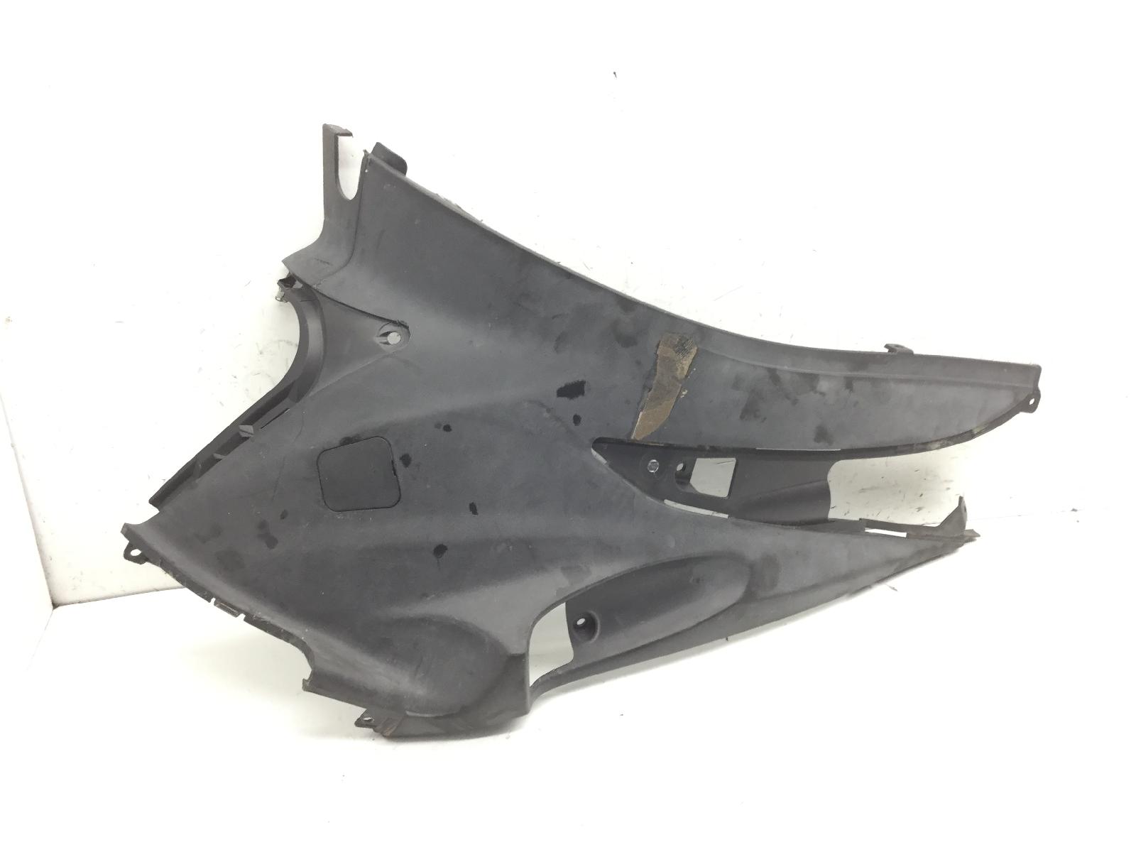 Suzuki sixteen 125 carena fianchetto pedana sinistro - crepa su attacco 2008 2011 cn111