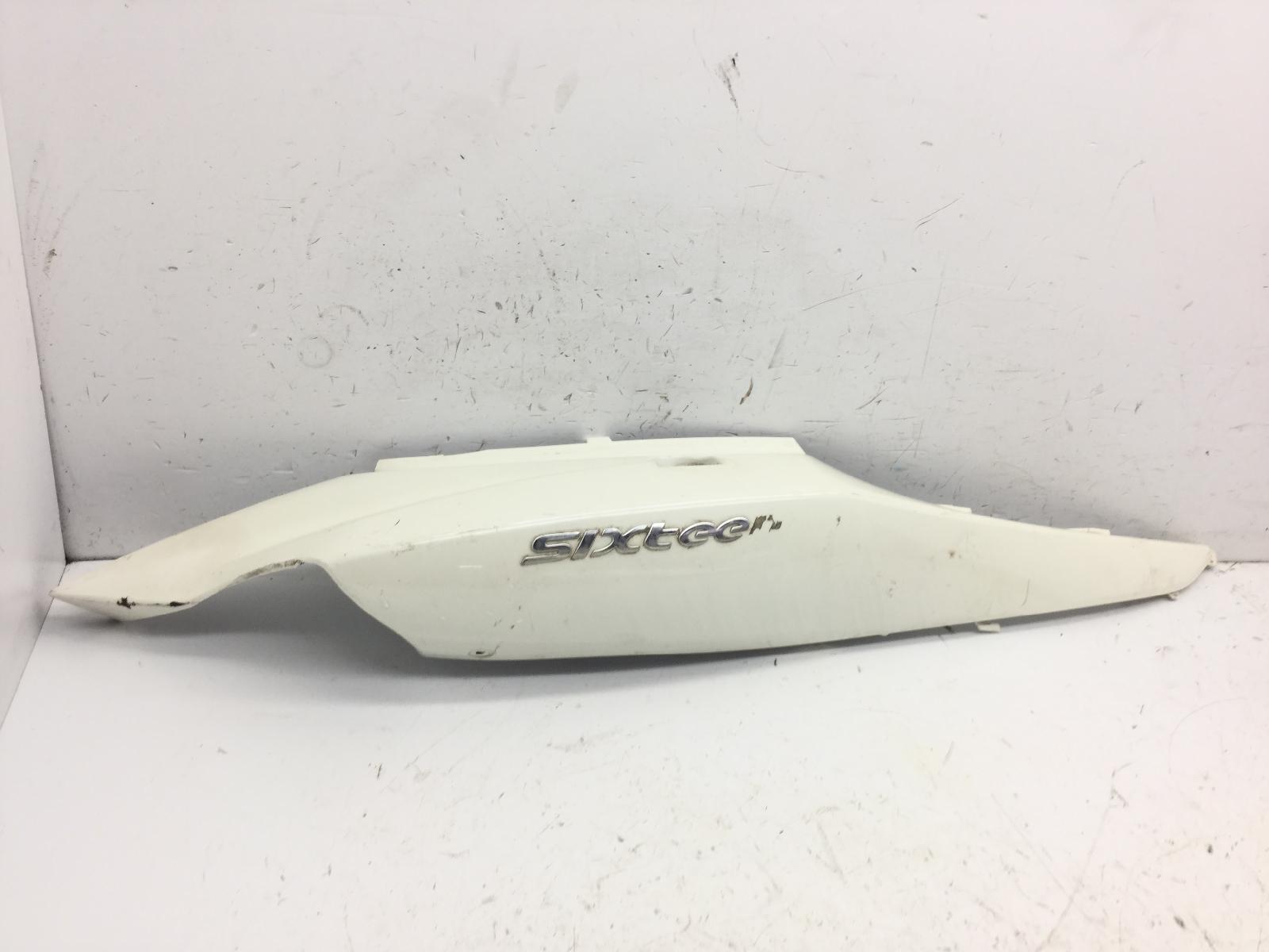 Suzuki sixteen 125 carena fiancata posteriore destra - crepa su attacco 2008 2011 cn111