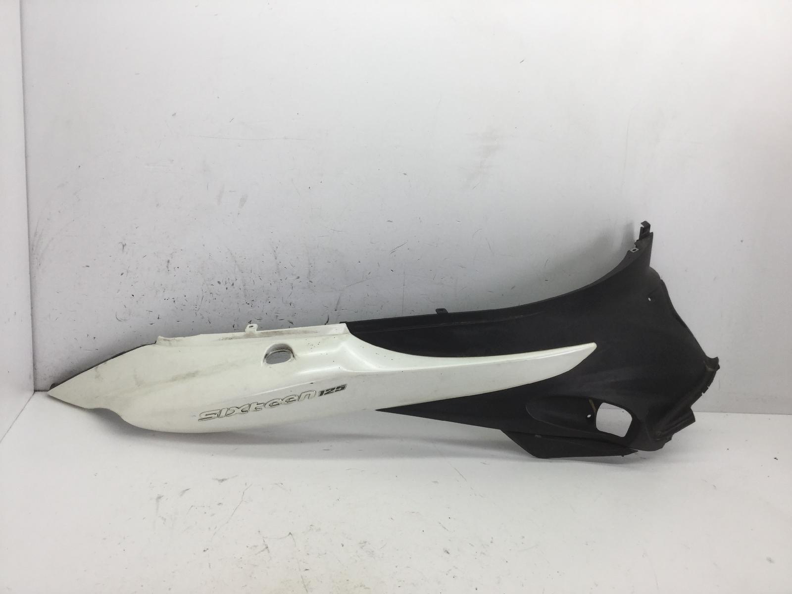 Suzuki sixteen 125 carena fiancata posteriore destra 2008 2011 cn111