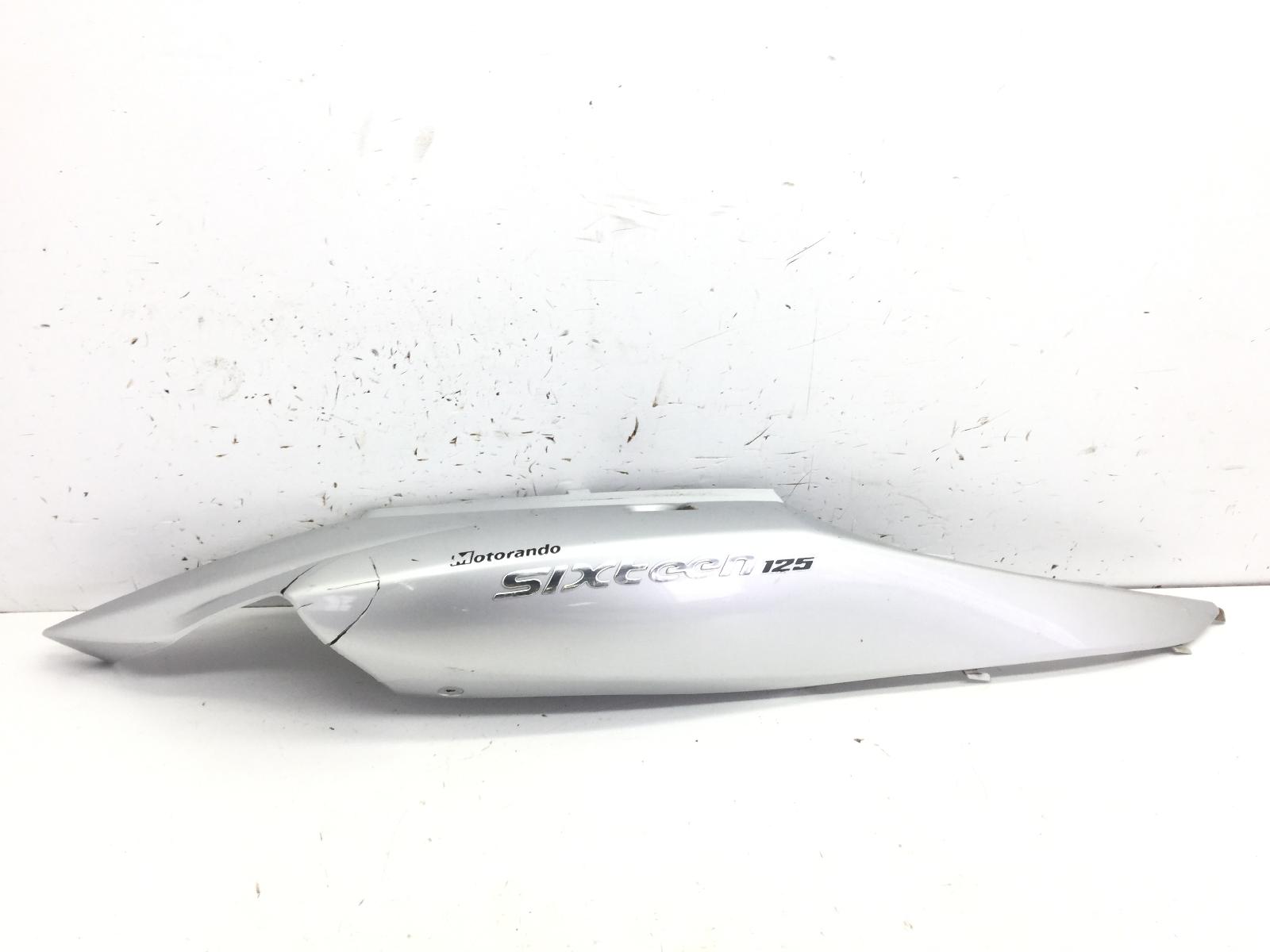 Suzuki sixteen 125 carena fiancata posteriore destra -attacco rotto e crepe 2008 2011 cn111