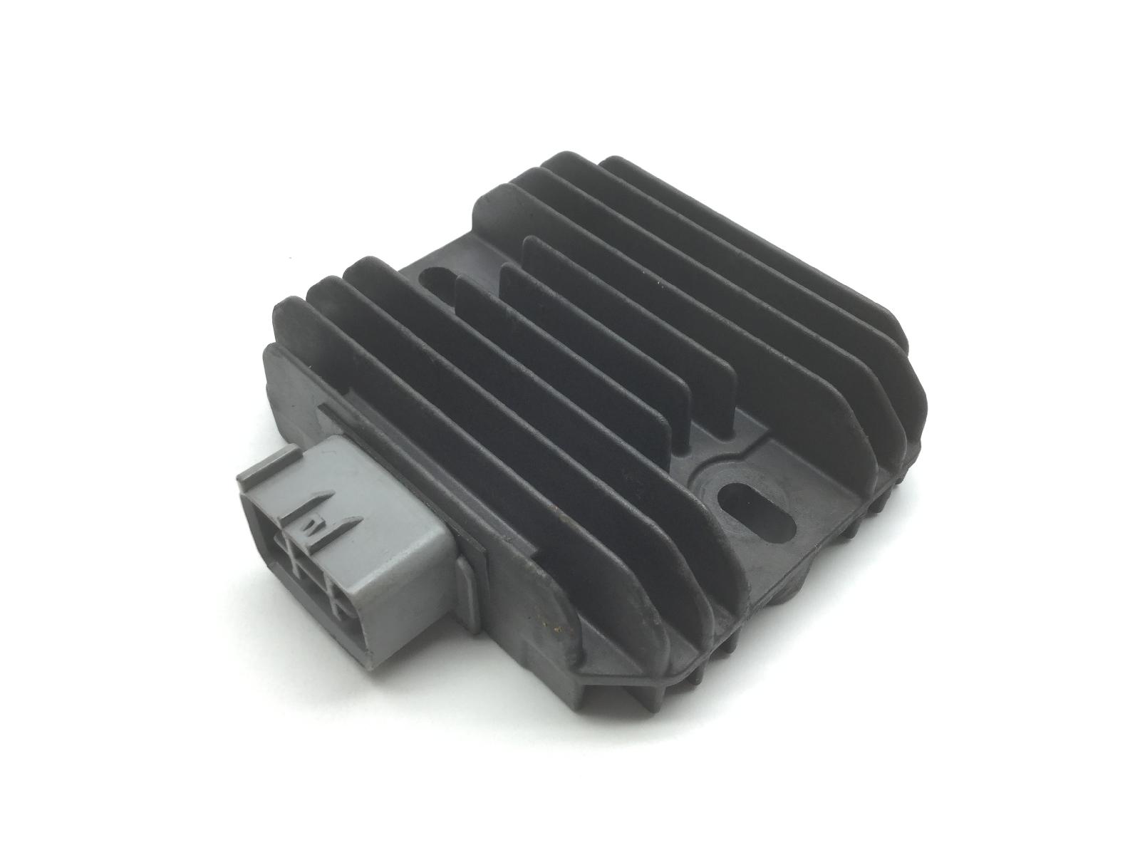 Suzuki sixteen 125 regolatore di tensione corrente 2008 2011 cn111