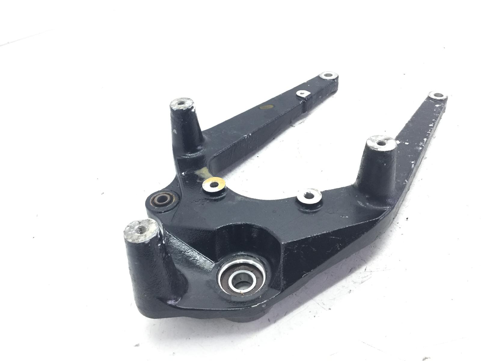 Suzuki sixteen 125 staffa supporto scarico marmitta 2008 2011 cn111