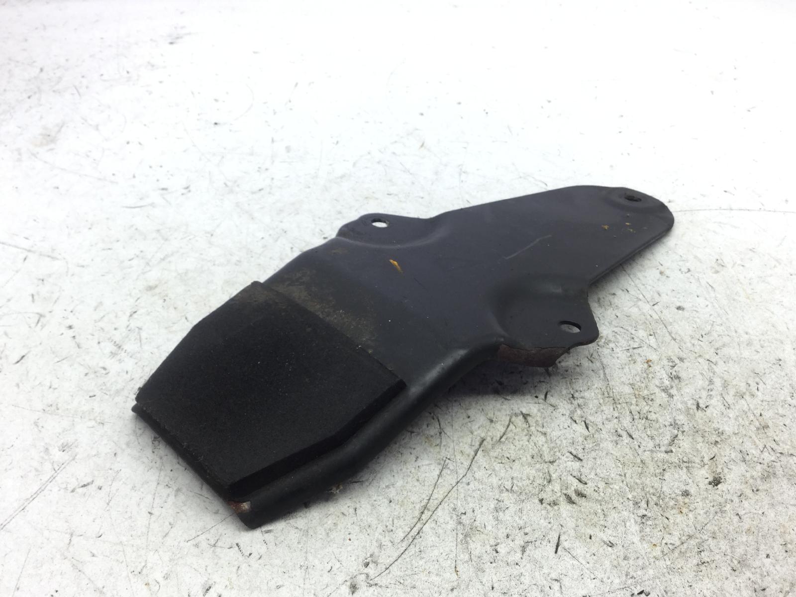 Suzuki sixteen 125 staffa supporto parafango ruota ateriore 2008 2011 cn111
