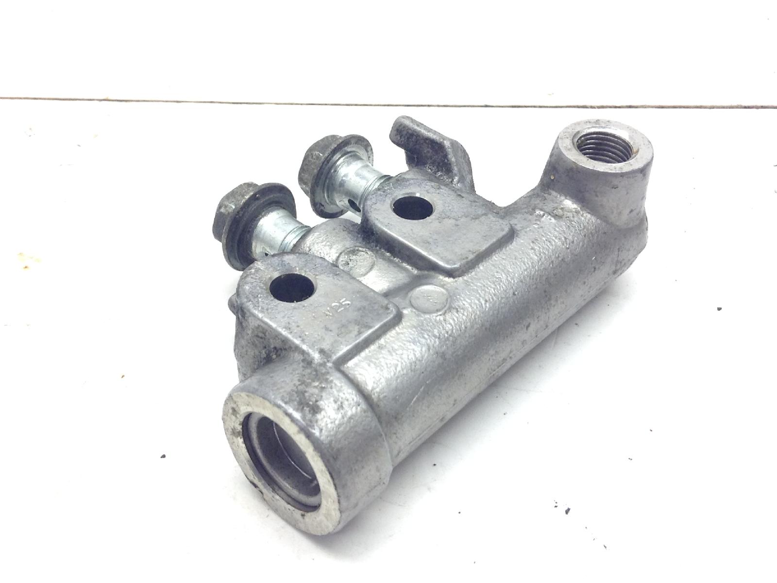 Suzuki sixteen 125 ripartitore sdoppiatore tubi freno 2008 2011 cn111