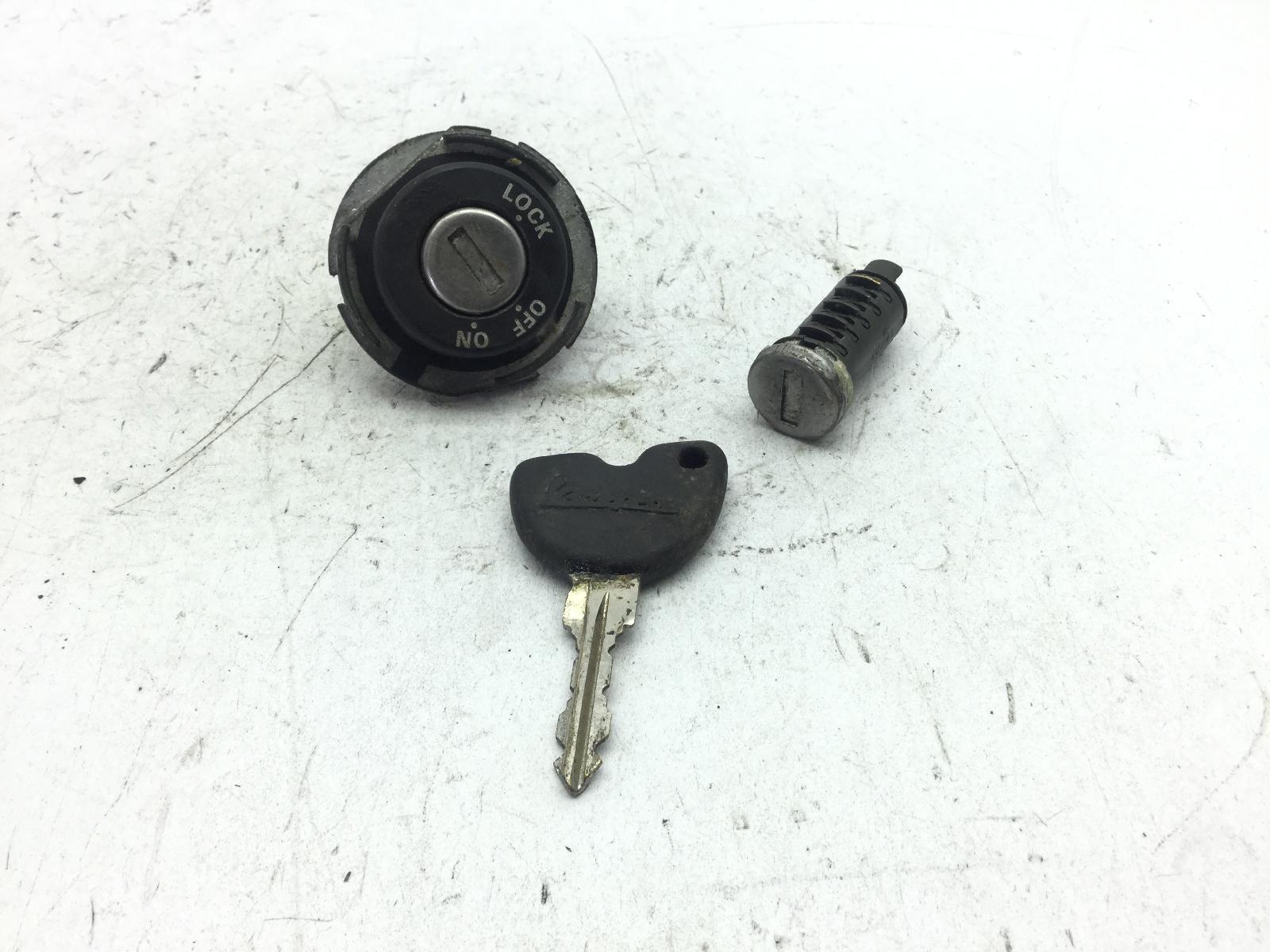 Piaggio vespa et4 50 blocchetto accensione serratura e chiave 2000 2005 c38200
