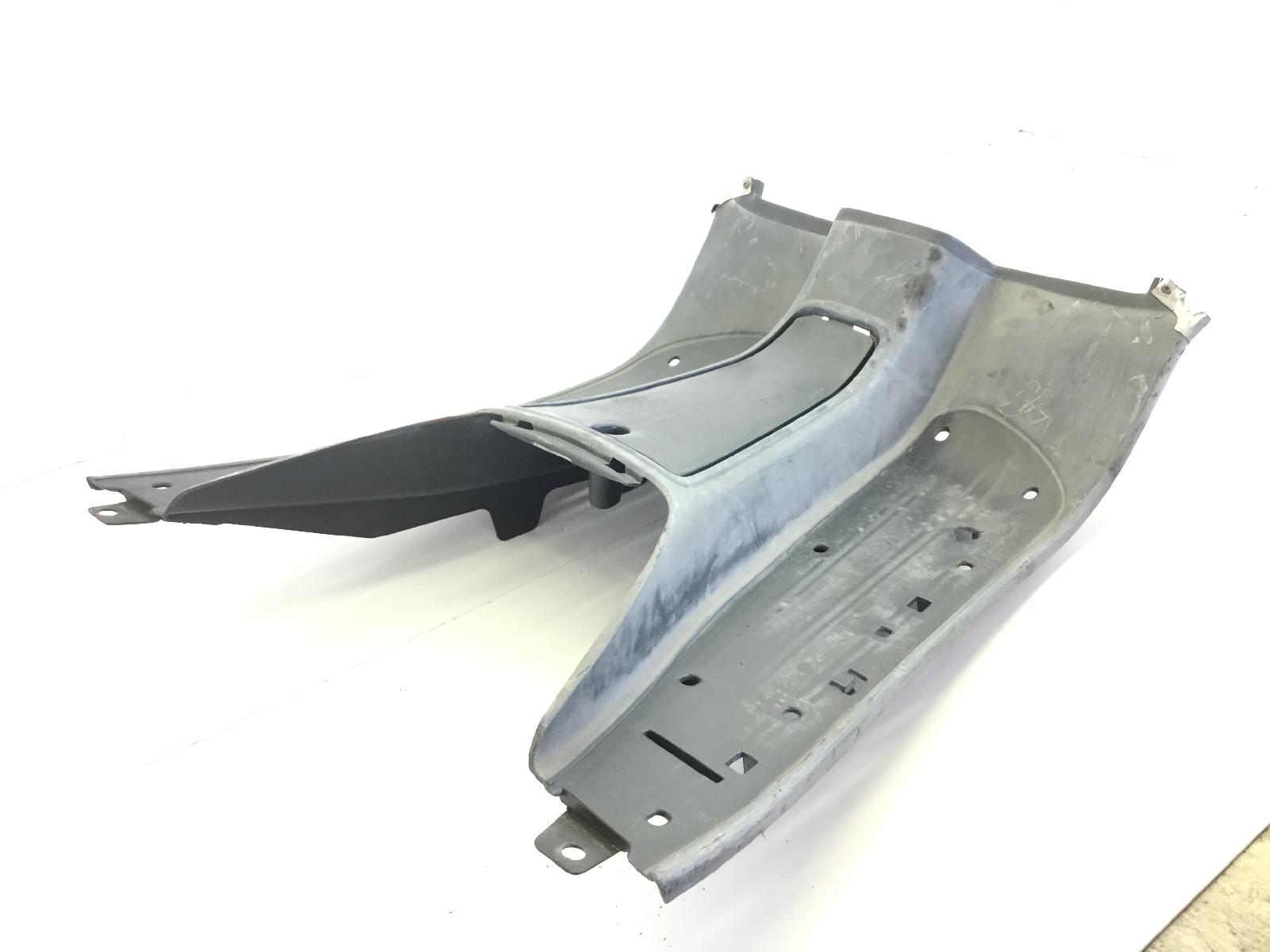 Piaggio vespa et4 50 cardena pedana pavimento poggiapiedi - attacco rotto 2000 2005 c26100