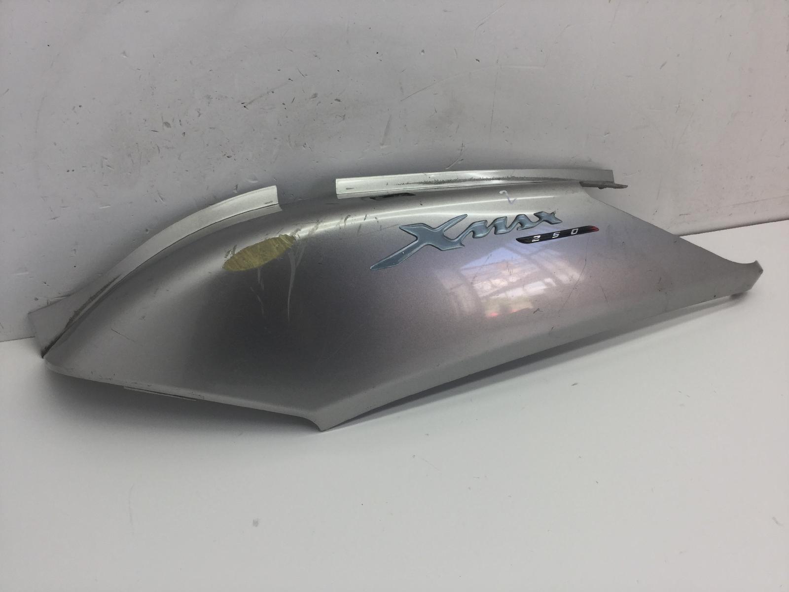 Yamaha x-max 250 carena fiancata posteriore sinistra con 3 attacchi rotti 2005 2006 sg161
