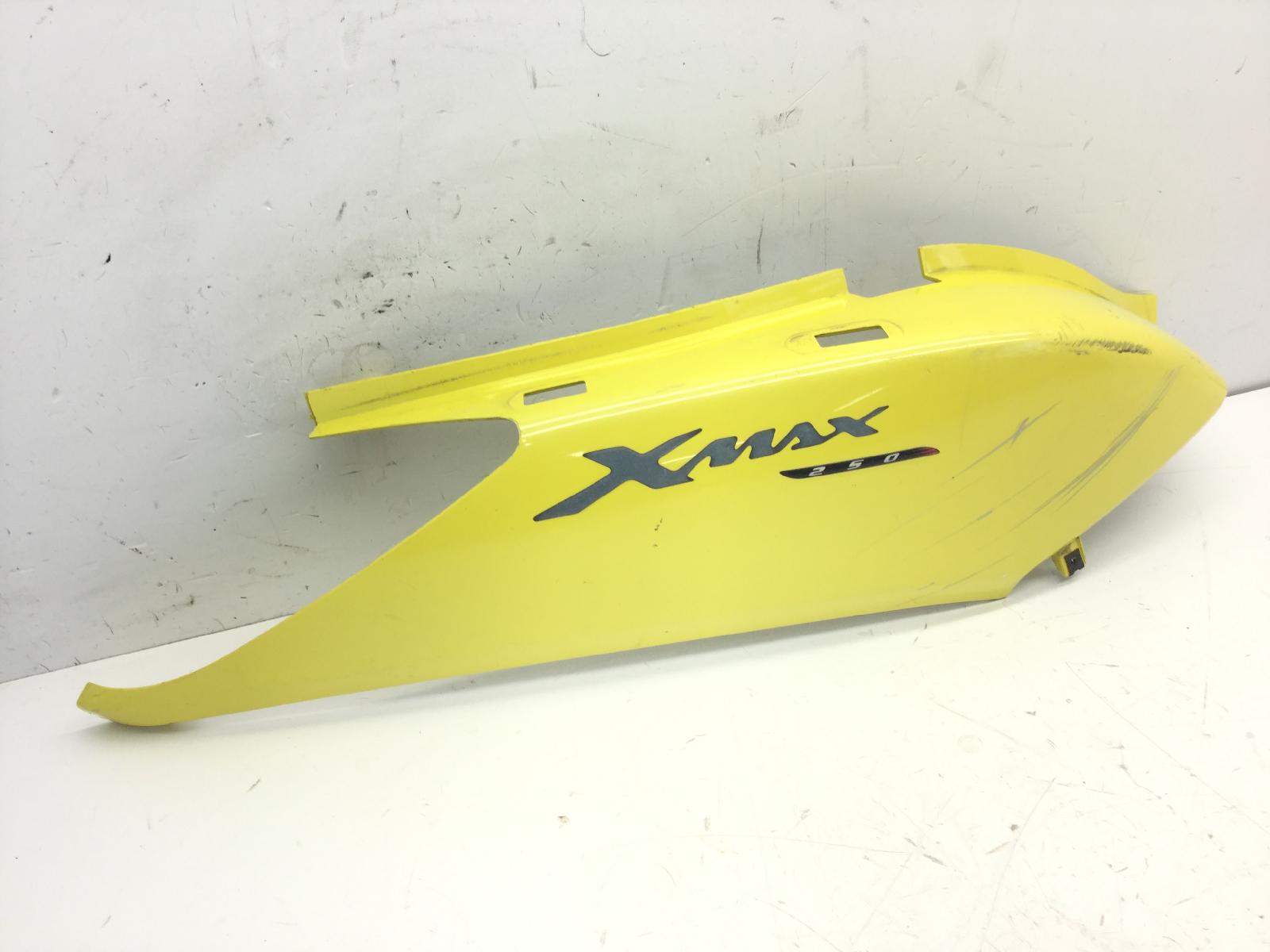 Yamaha x-max 250 carena fiancata posteriore destra con attacco rotto 2005 2006 sg161
