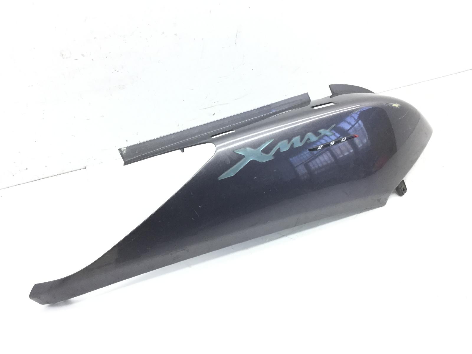 Yamaha x-max 250 carena fiancata posteriore destra con 2 attacchi rotti 2005 2006 sg161