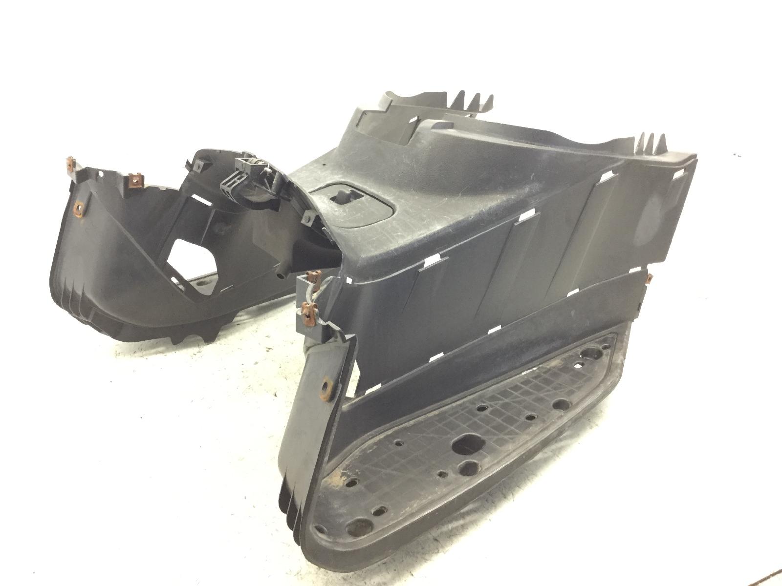 Yamaha x-max 250 carena pedana pavimento poggiapiedi e sportello serbatoio 2005 2006 sg161
