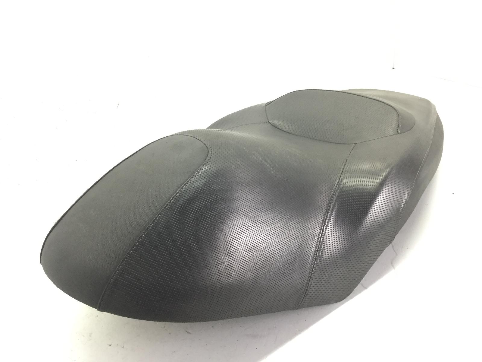 Yamaha x-max 250 sella saddle con 3 strappi su fodera e crepa su fondo 2005 2006 sg161