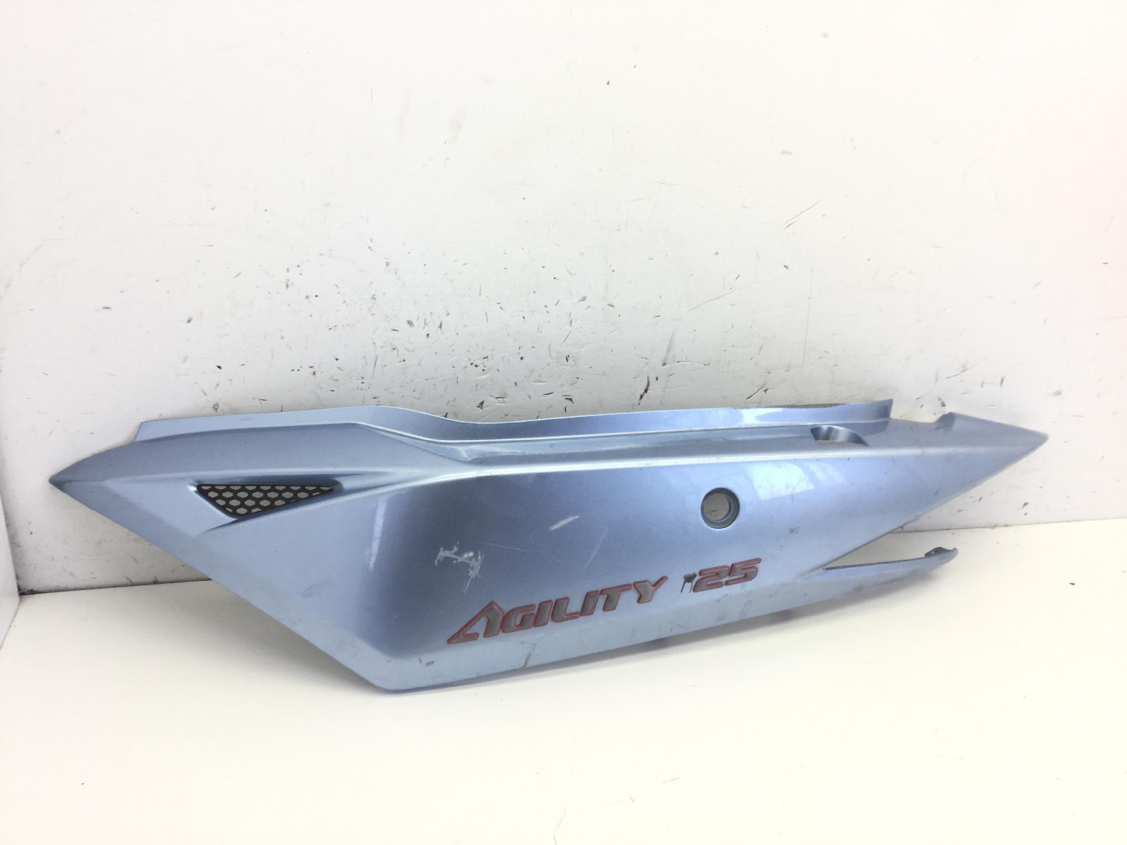 Kymco agility r16 125 carena fiancata posteriore sinistra - attacco rotto 2009 2009 c20000