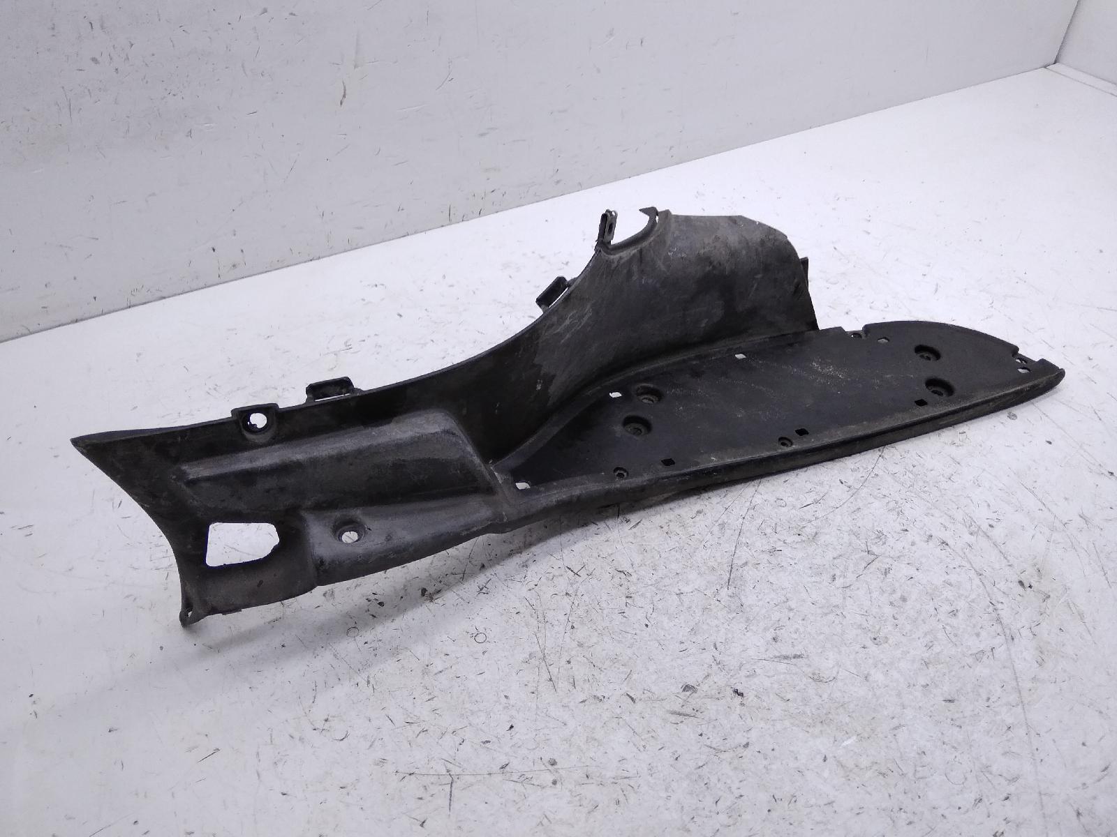 Aprilia scarabeo rotax 200 carena pedana destra - attacco rotto 2001 2003 sd000