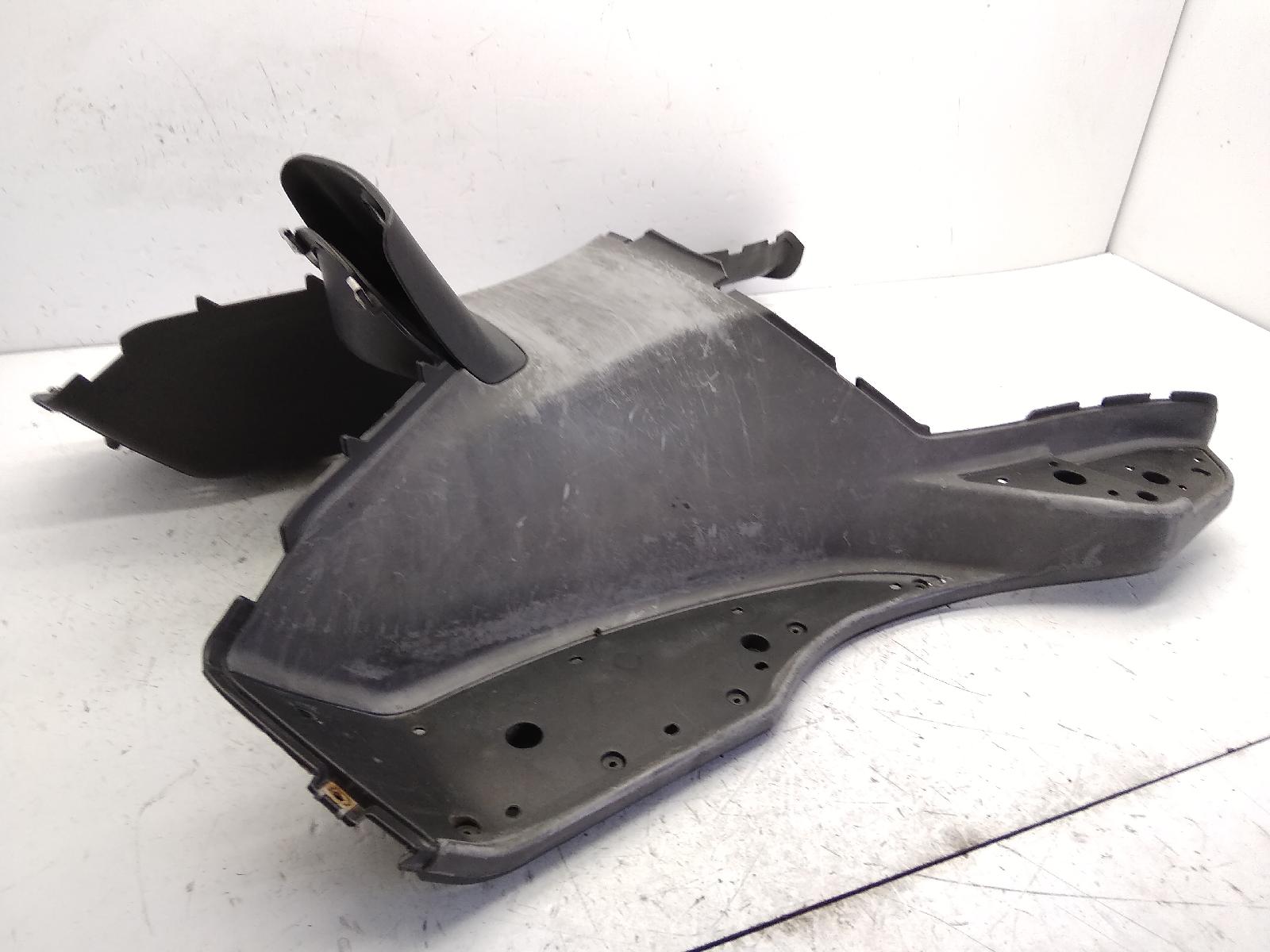Aprilia atlantic 300 carena pedana pavimento poggiapiedi e sportello 2010 2014 spg00