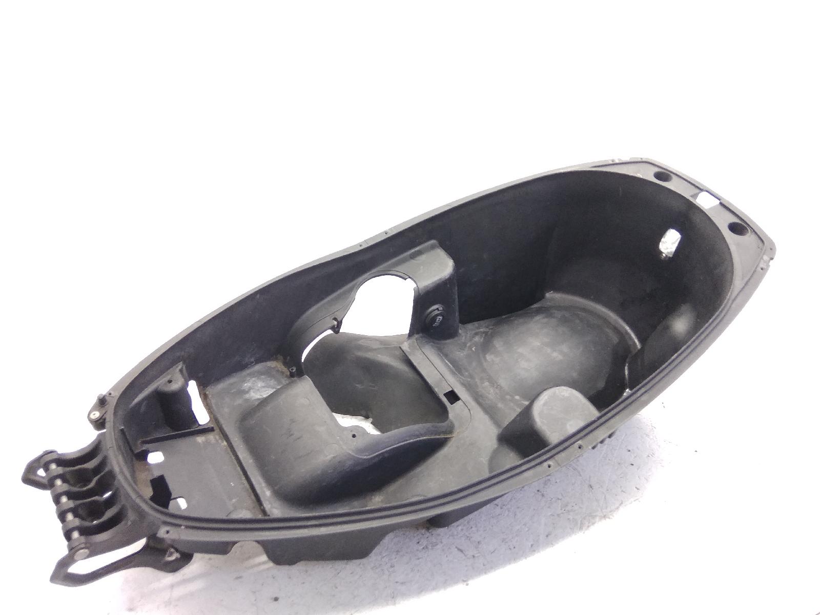 Aprilia atlantic 300 carena vano sottosella 2010 2014 spg00