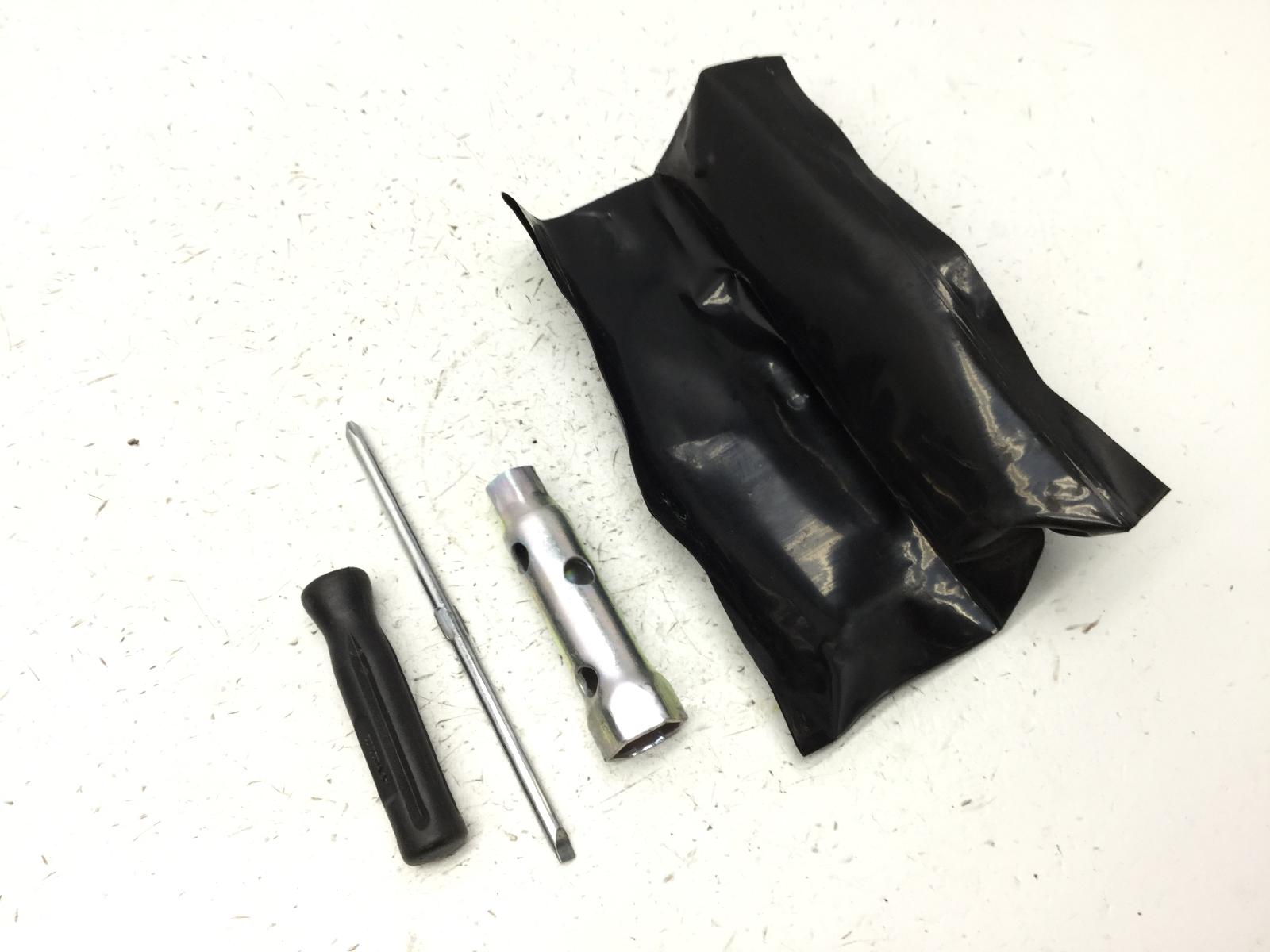 Piaggio liberty 4t 50 kit attrezzi di bordo 2005 2008 c42400