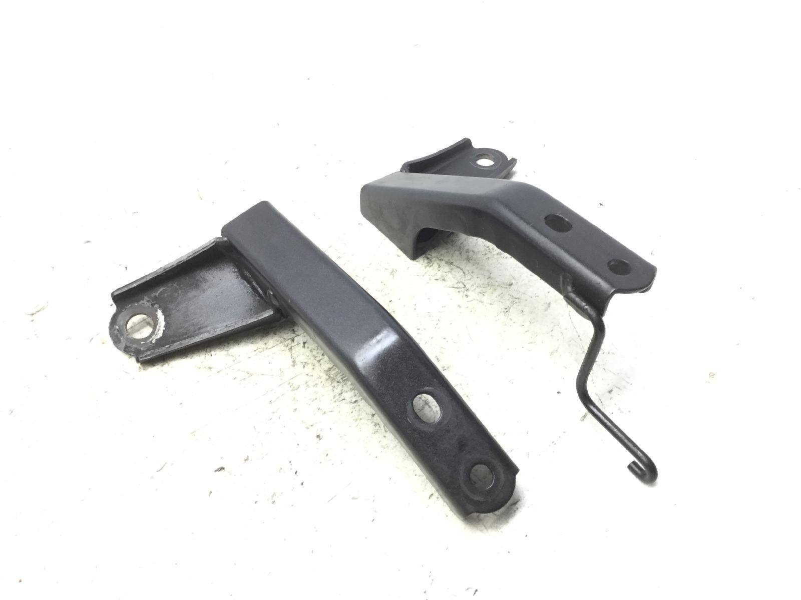 Honda cbr r 125 coppia staffe supporto motore 2004 2006 jc34a
