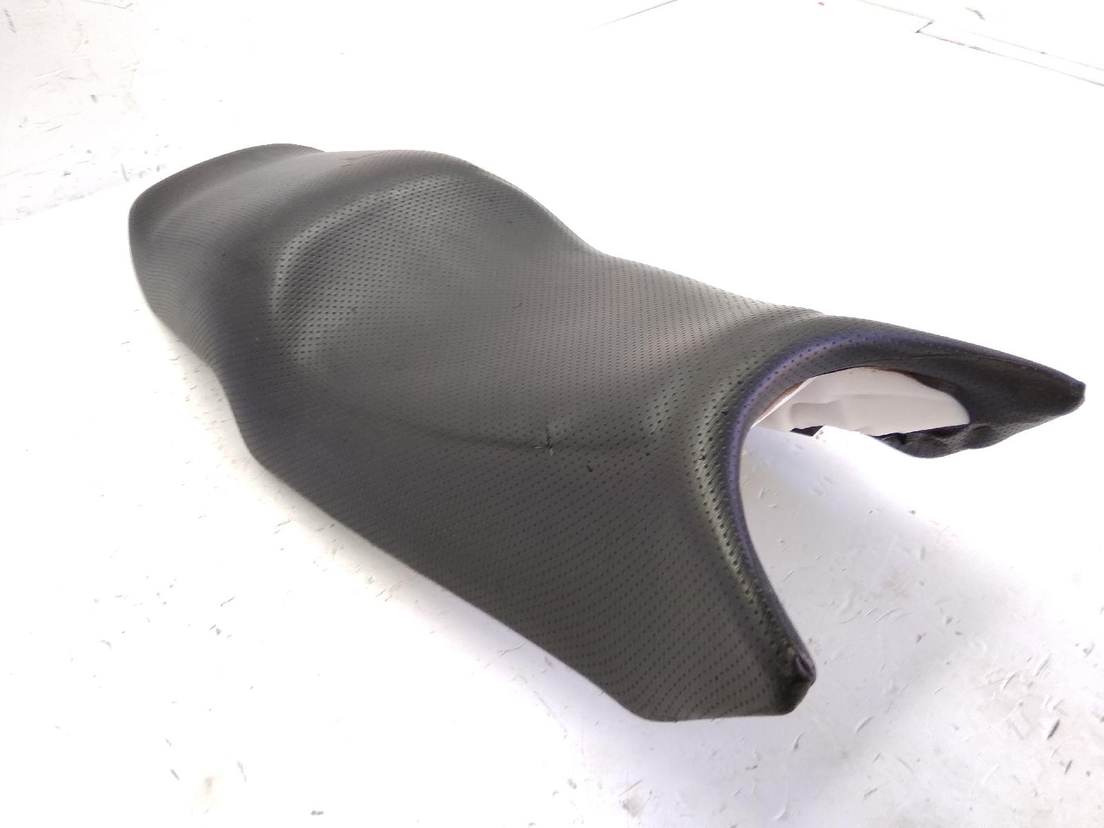 Yamaha fz6 600 sella saddle con piccoli strappi su fodera 2004 2005 rj074