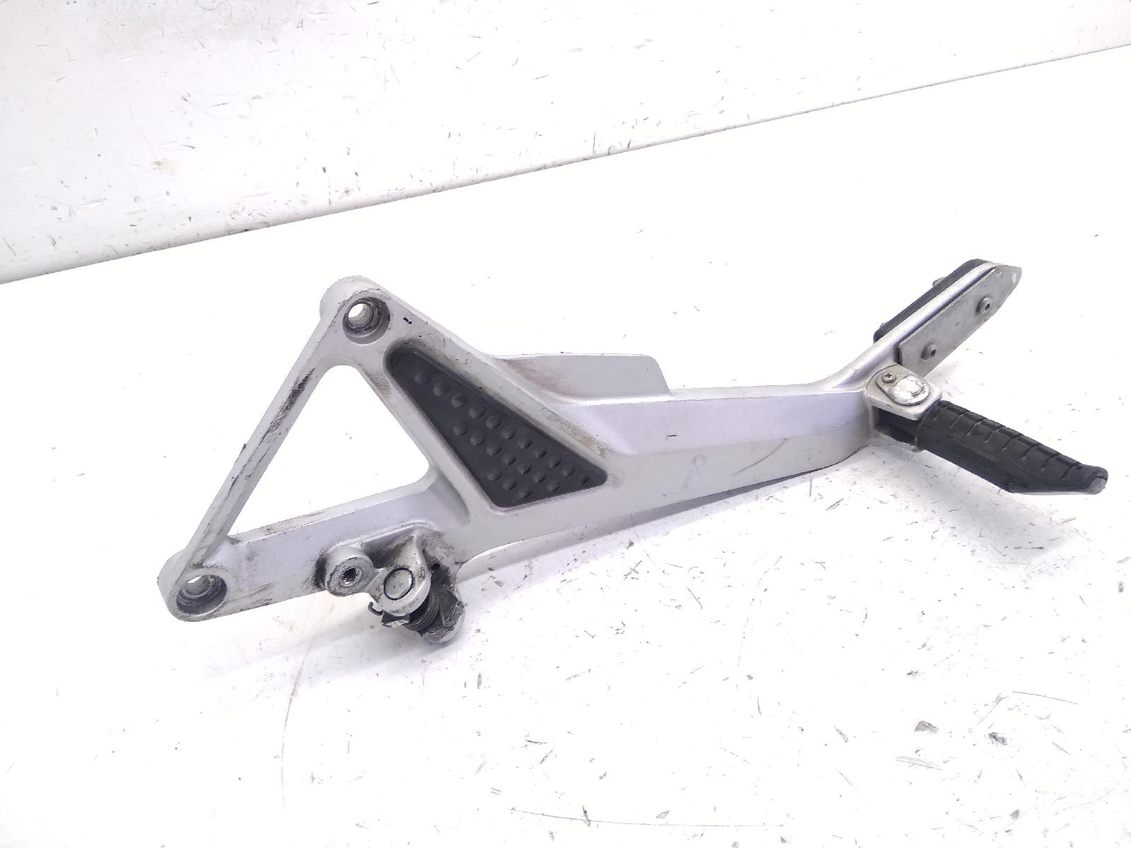 Honda hornet 600 supporto sinistro pedane - difetti su gomma pedana 2003 2003 pc36a03f