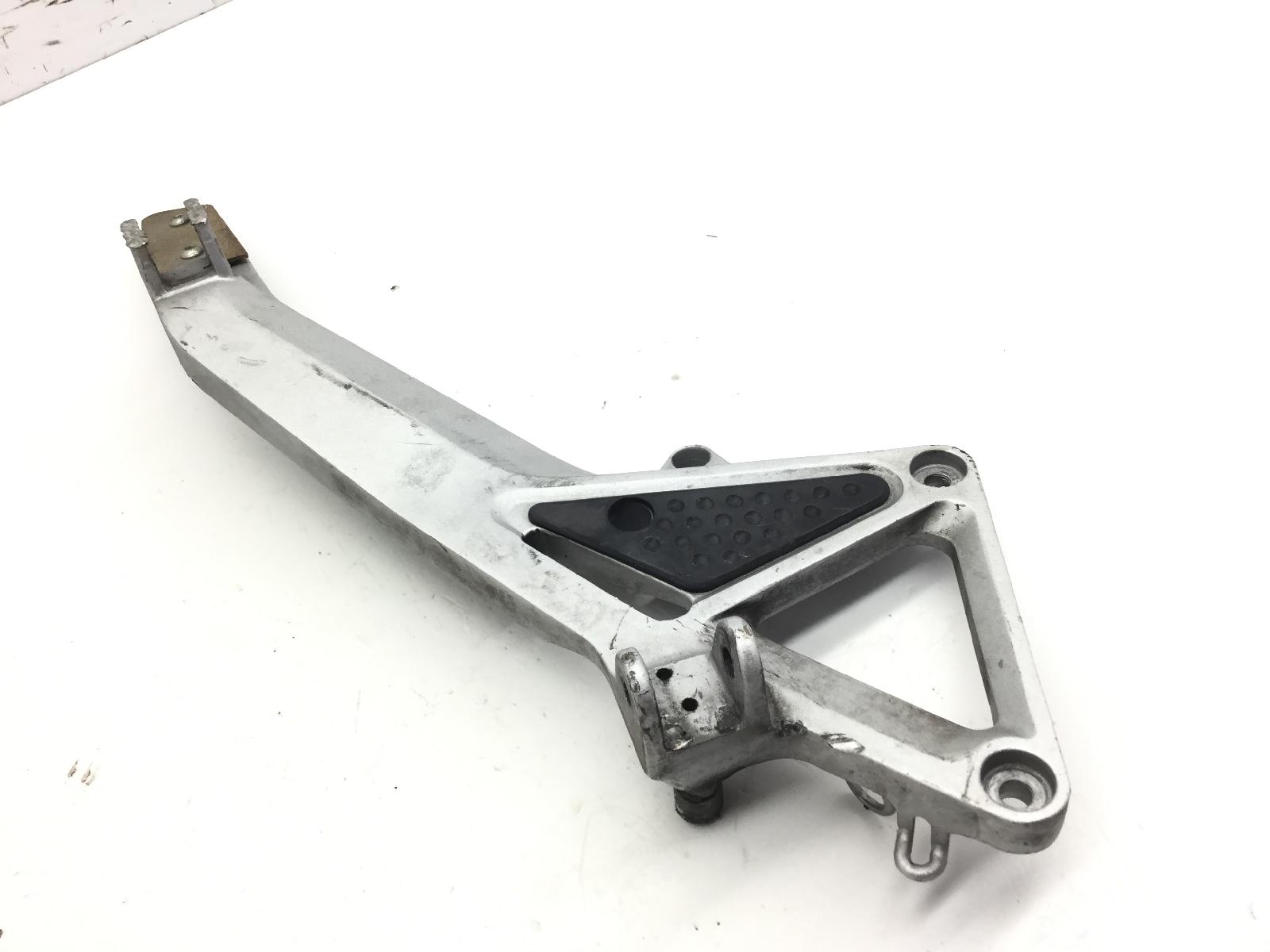 Honda hornet 600 staffa supporto pedane poggiapiedi destre 2003 2003 pc36a03f