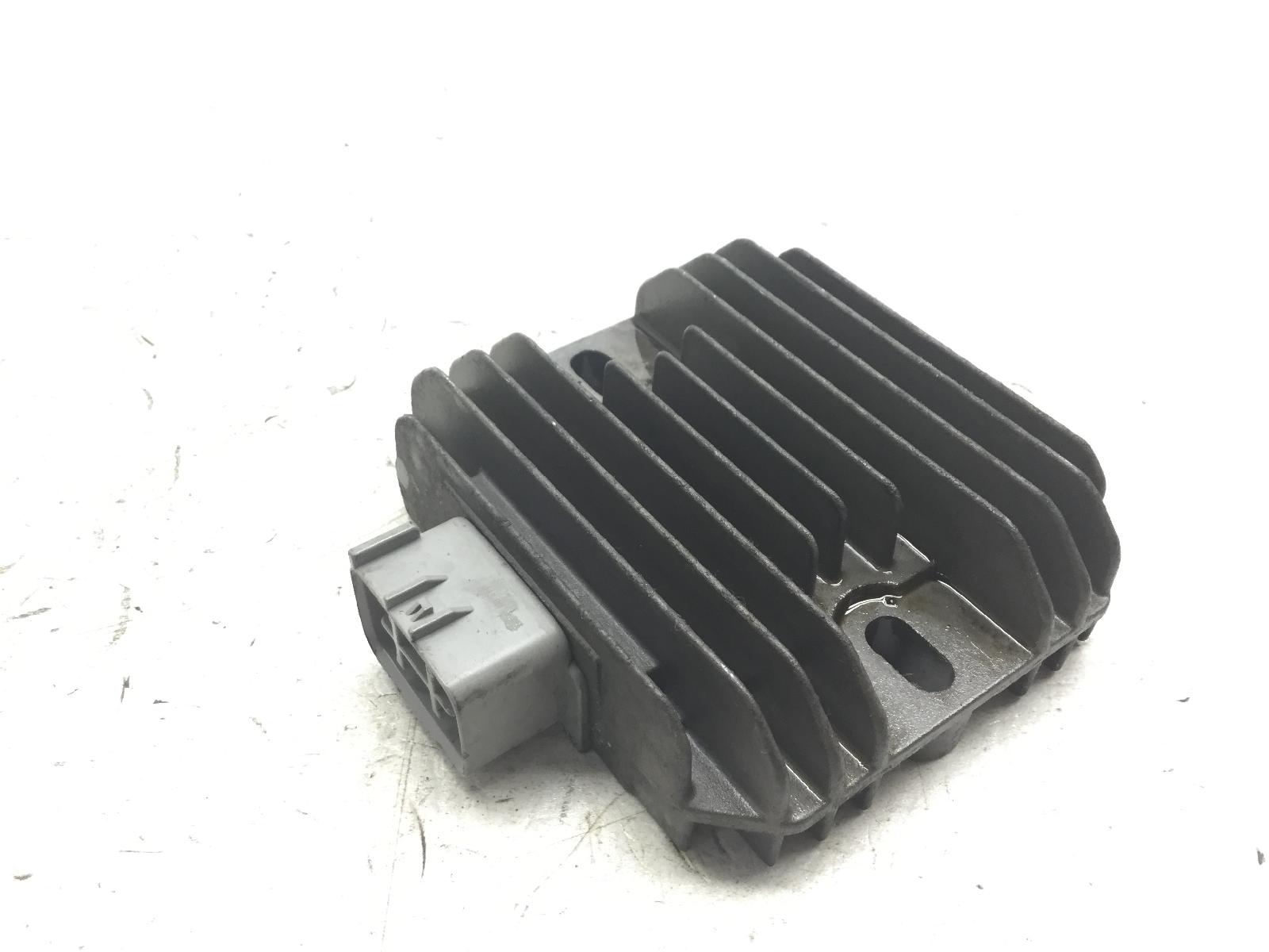 Suzuki burgman uh 200 regolatore di tensione corrente con crepe 2008 2008 cd111