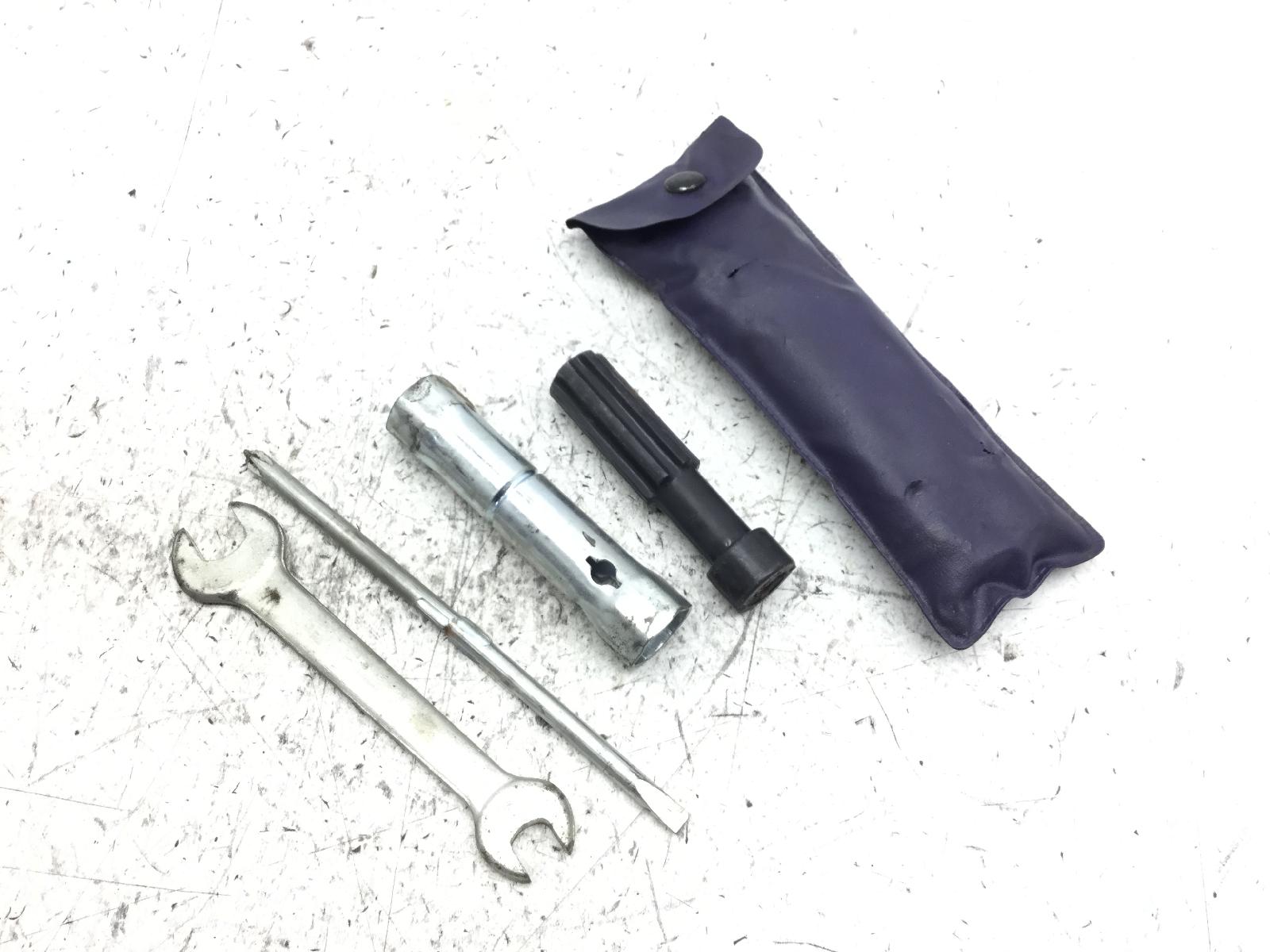 Kymco people s 125 kit attrezzi di bordo 2005 2006 d10000