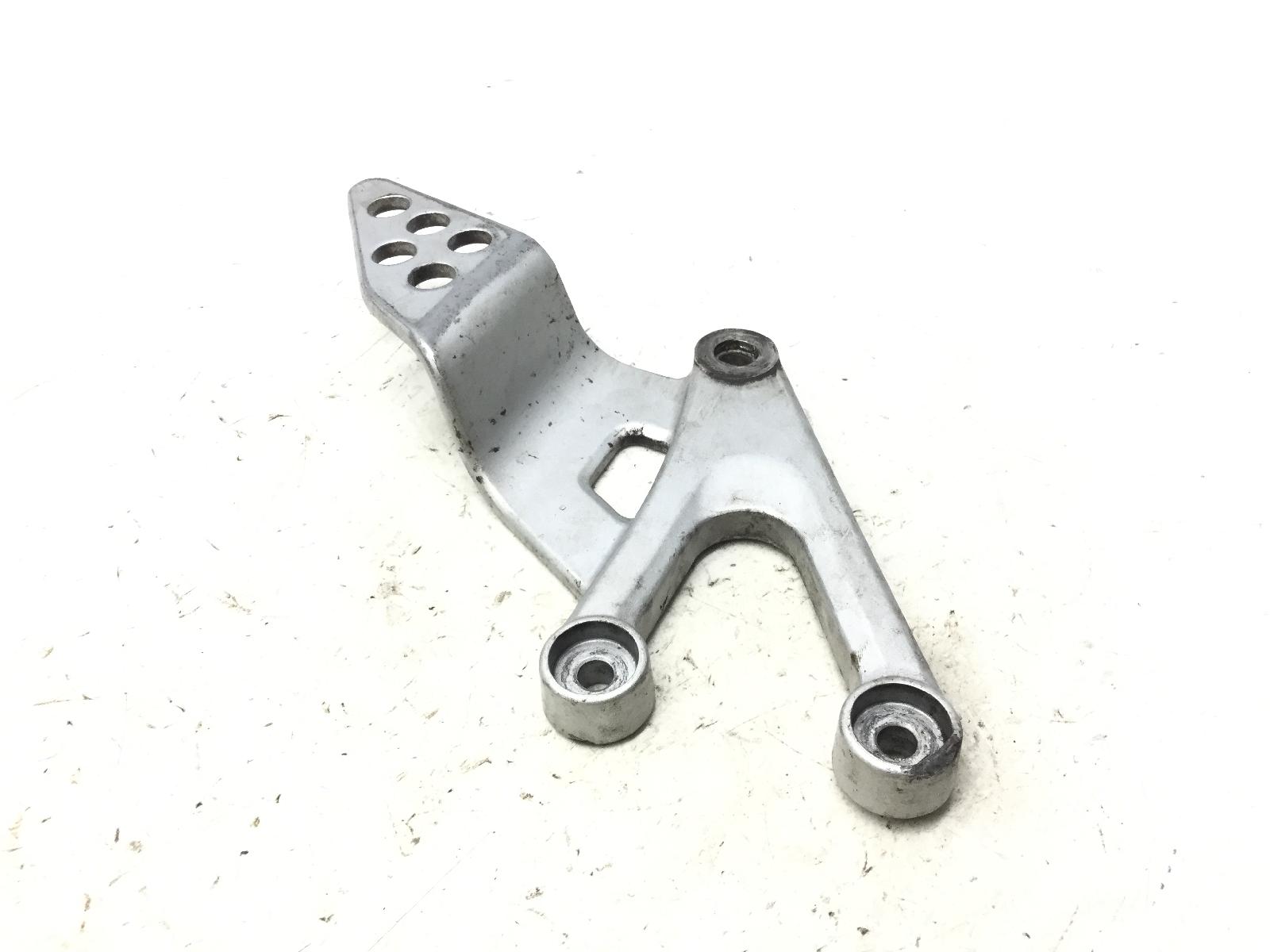 Yamaha yzf-r 125 staffa battitacco supporto pedana poggiapiede anteriore sx 2008 2011 re061