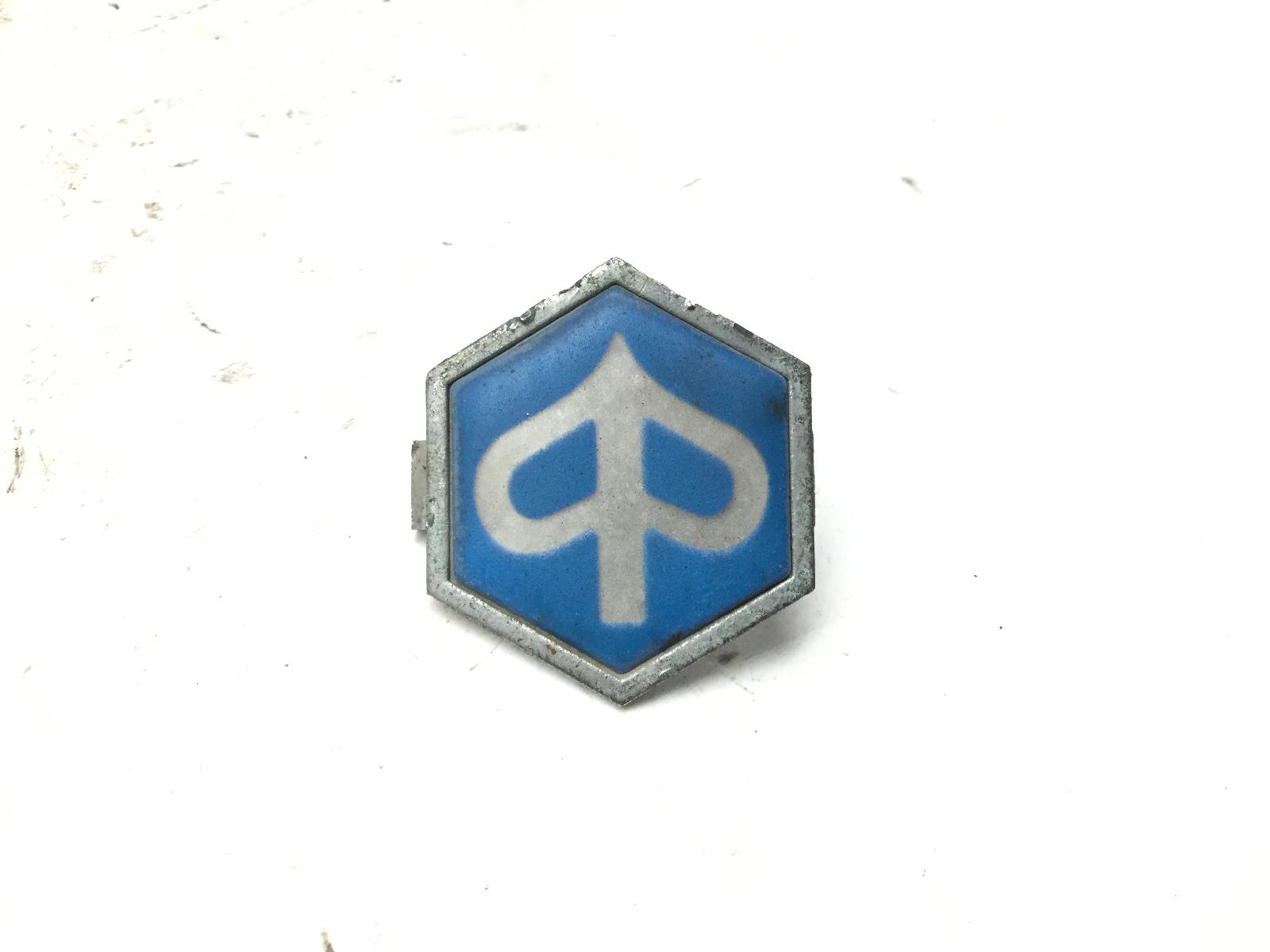Piaggio liberty 125 emblema logo coperchio carena scudo anteriore 2006 2007 m38100