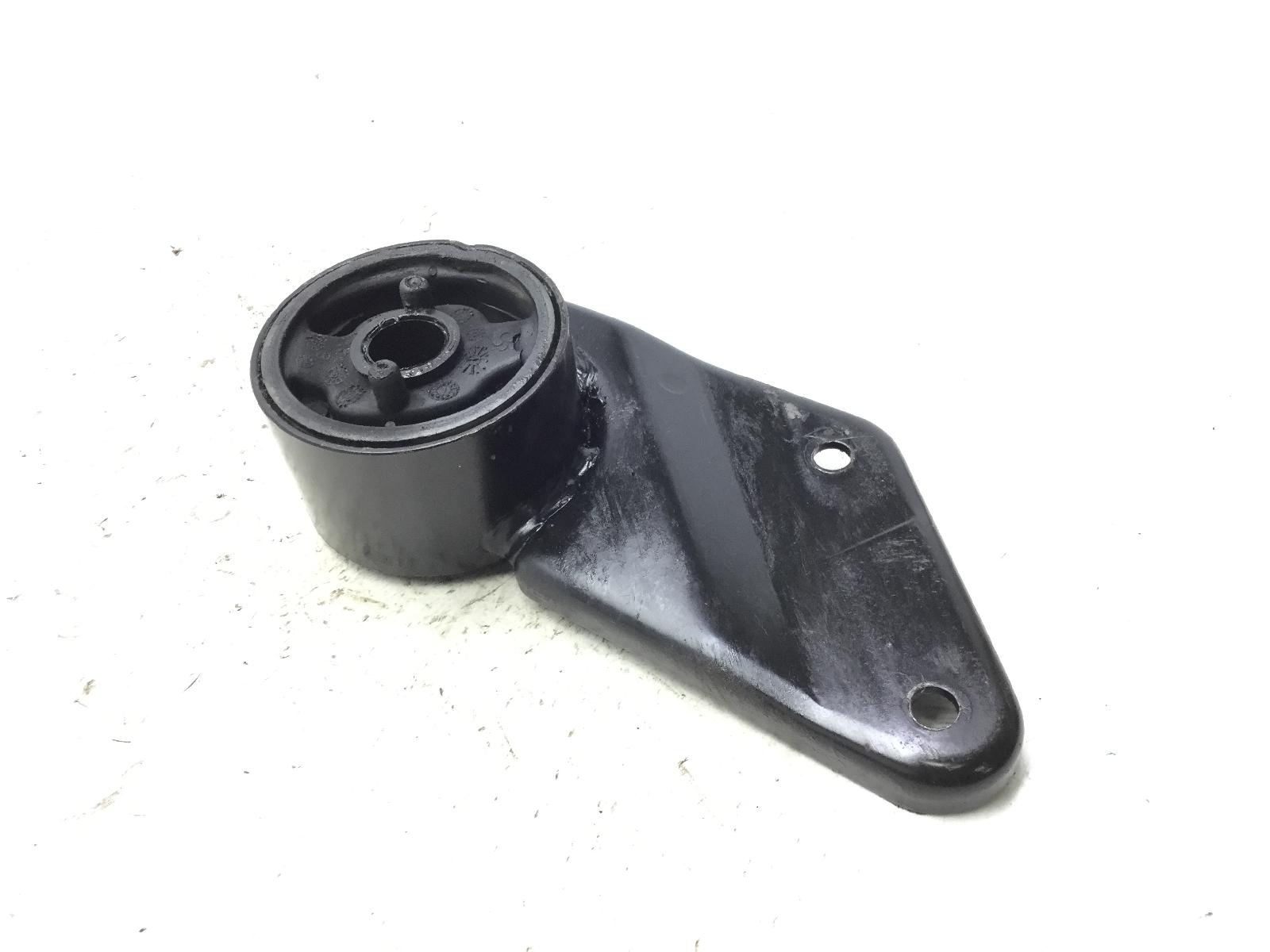 Piaggio liberty 125 staffa supporto motore silent block 2006 2007 m38100