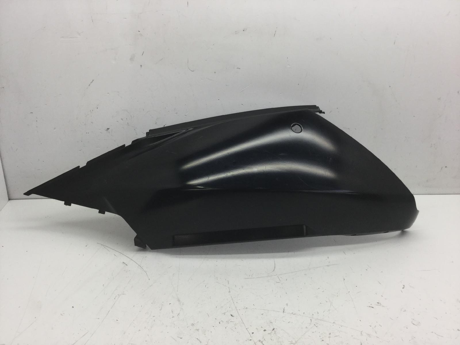 Aprilia atlantic 200 carena fiancata posteriore sinistra con 2 alette rotte 2003 2005 spa