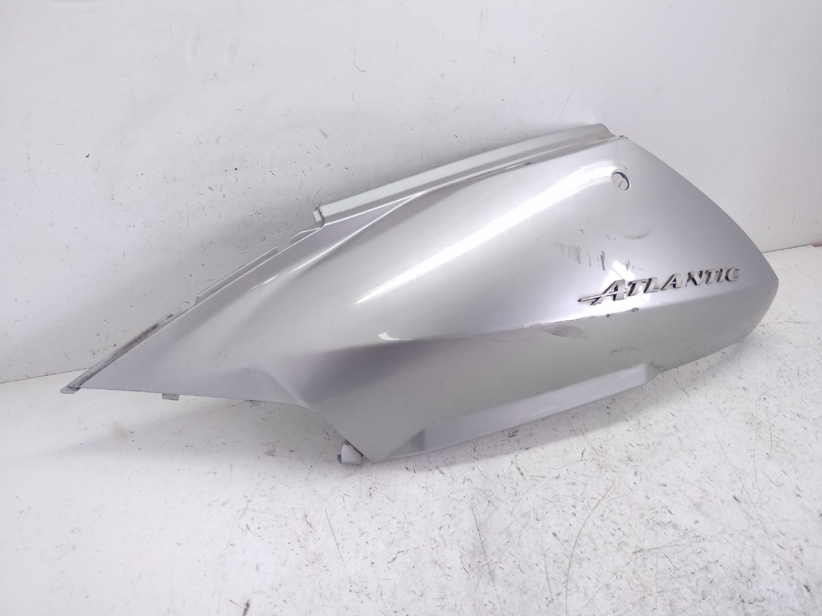 Aprilia atlantic 200 carena fiancata posteriore sinistra con aletta rotta 2003 2005 spa