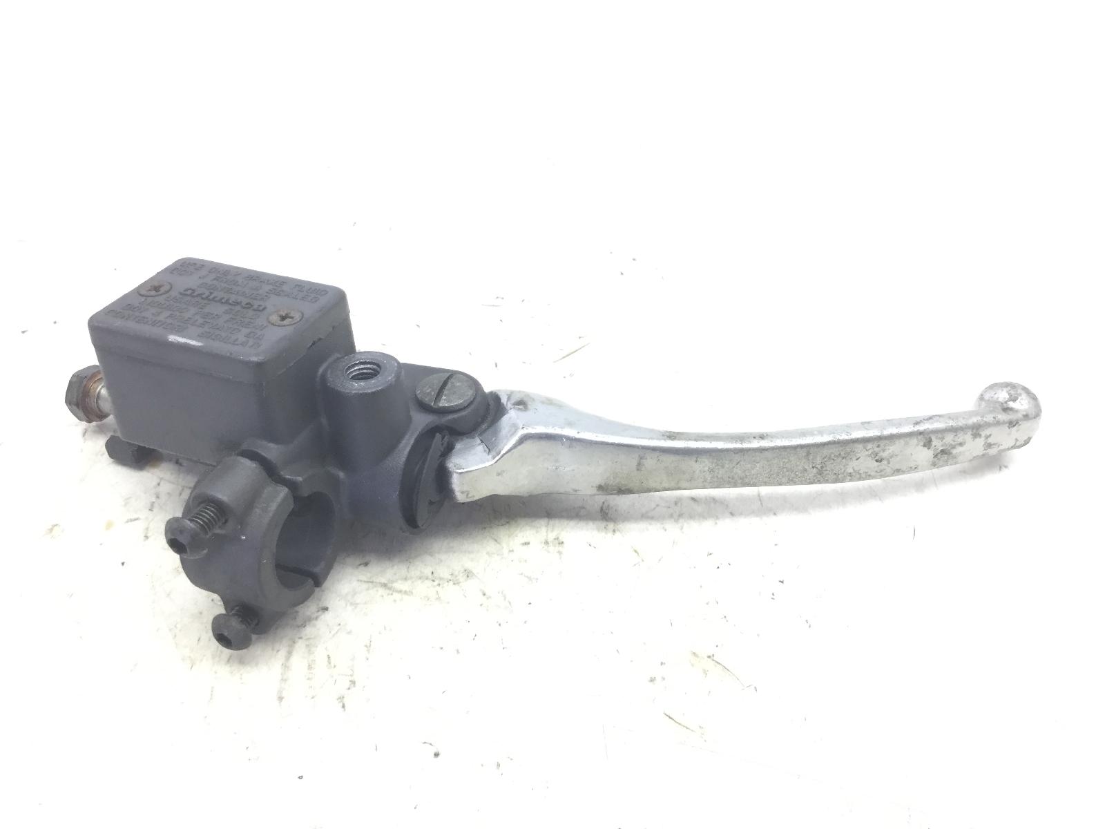 Piaggio vespa et4 150 pompa freno anteriore destra con gommino rotto 1999 2002 m1900