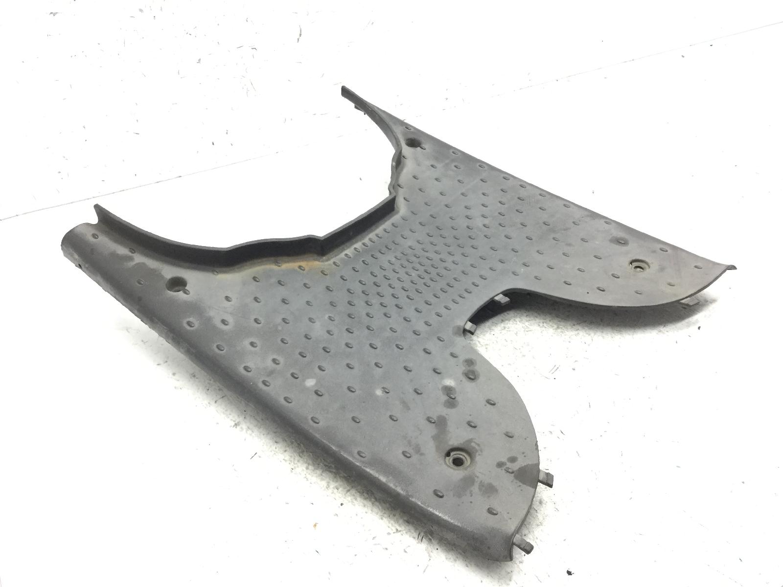 Aprilia scarabeo 4t 50 carena pedana pavimento poggiapiedi - crepa 2006 2009 tgb