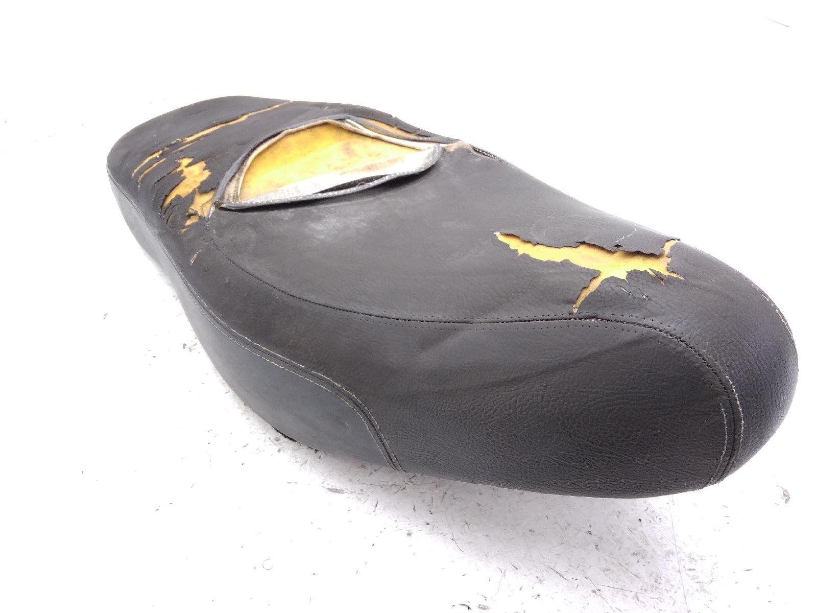 Aprilia scarabeo 4t 50 sella saddle con fodera strappata 2002 2006 tg000