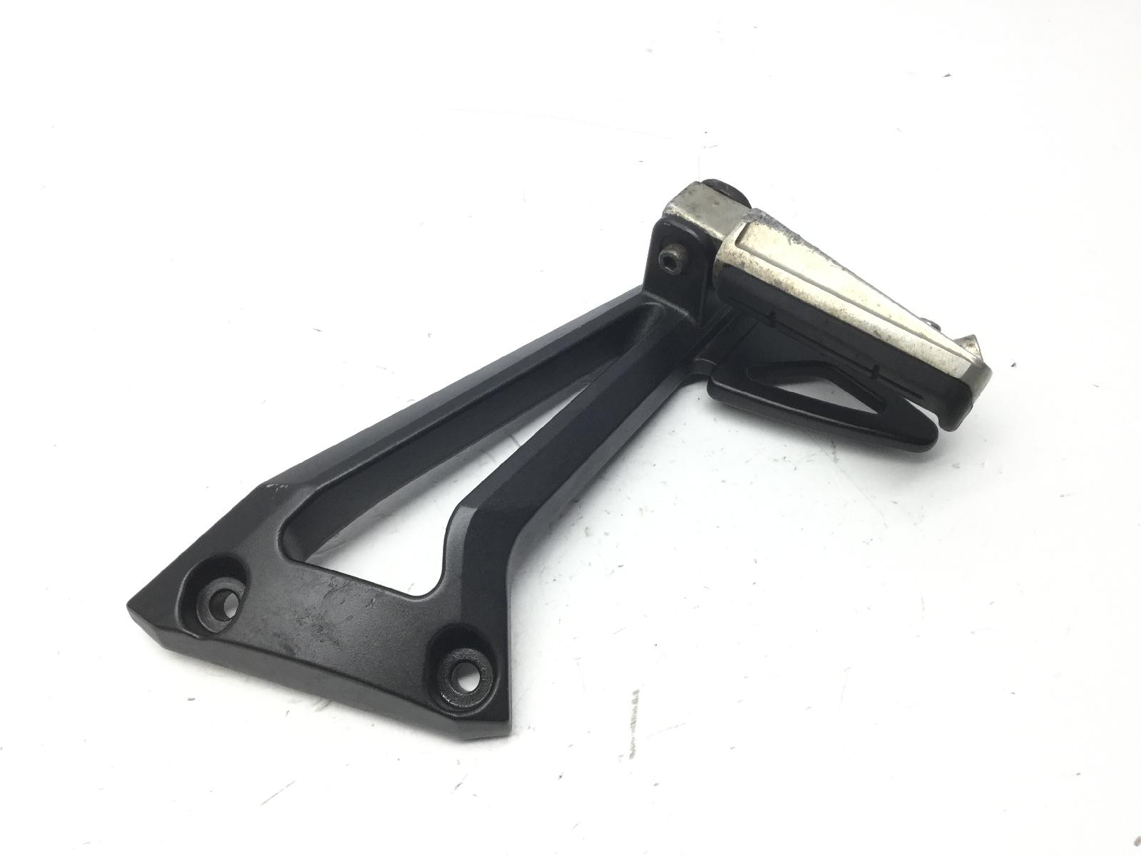 Yamaha fz6 s2 600 pedana poggiapiede posteriore destra e supporto 2008 2008 rj146