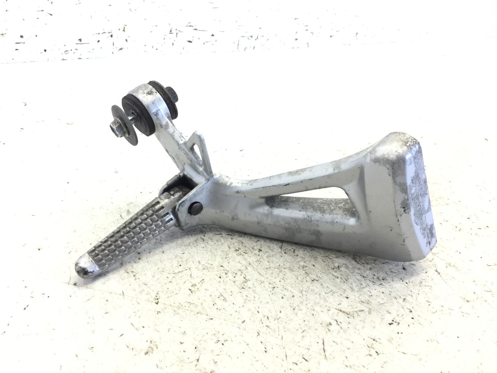 Suzuki sv s 650 pedana posteriore poggiapiede destra e supporto 1999 2002 av111