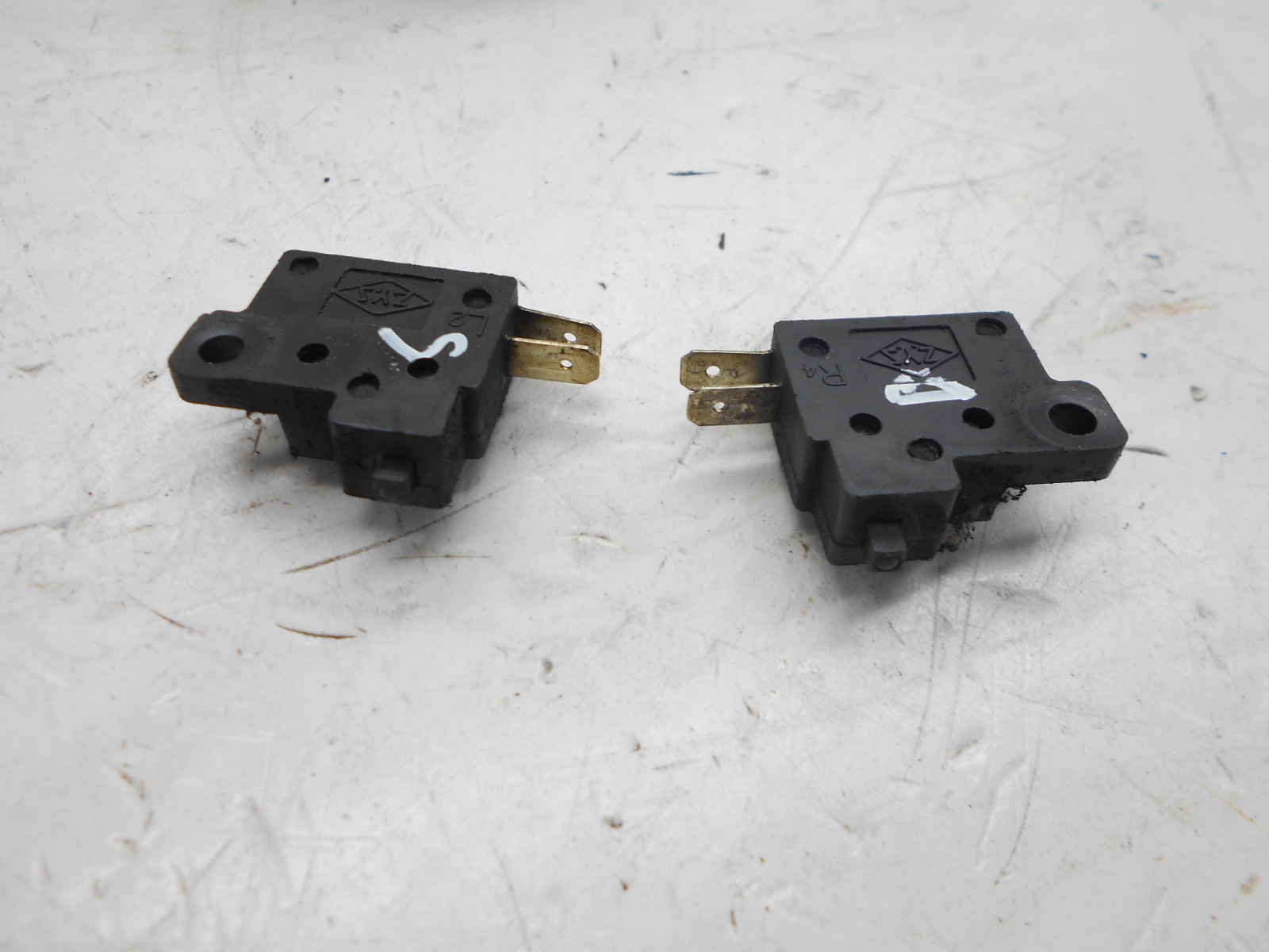 Kymco xciting i 250 coppia sensori interruttori stop anteriore e posteriore 2006 2007 t71010