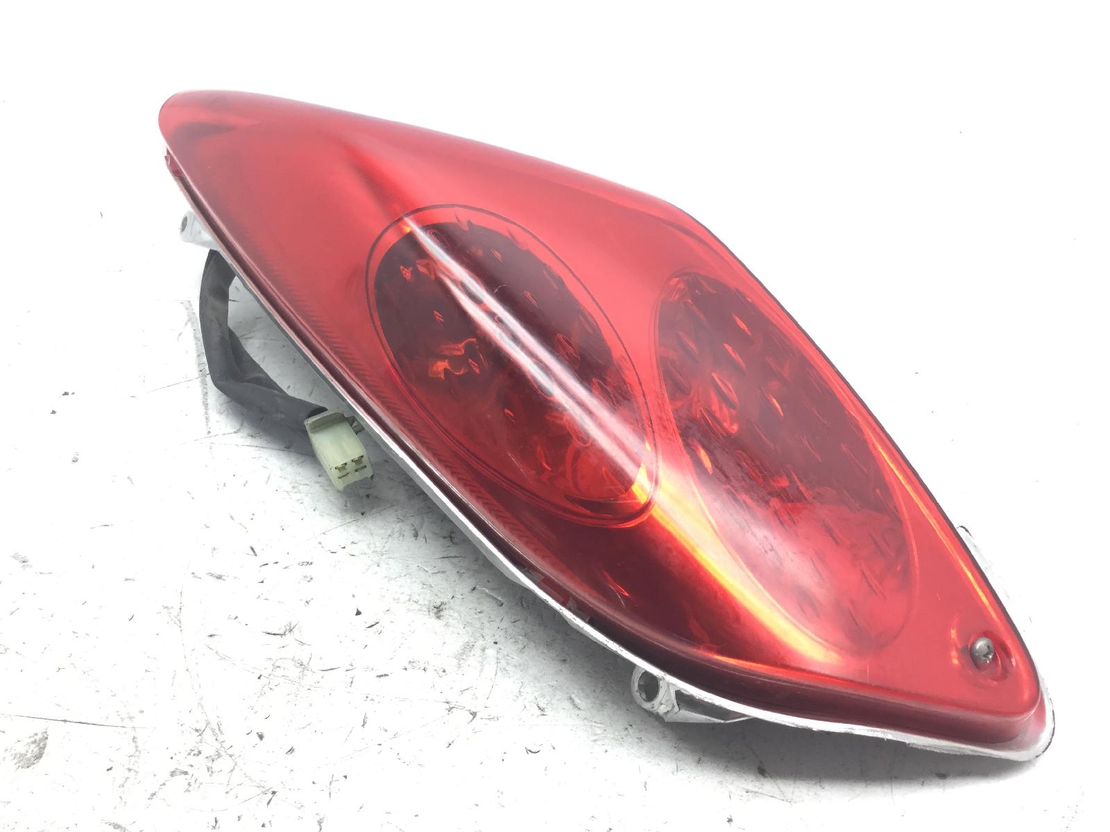Yamaha x-max 250 faro fanale posteriore freccia sinistro con lievi graffi 2007 2009 sg162