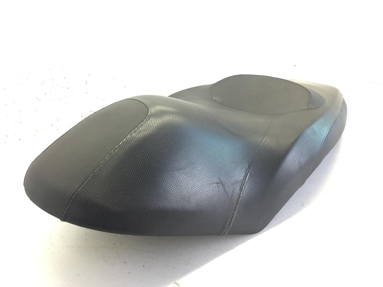 Yamaha x-max 250 sella saddle - piccola crepa su fondo e strappo su fodera 2007 2009 sg162