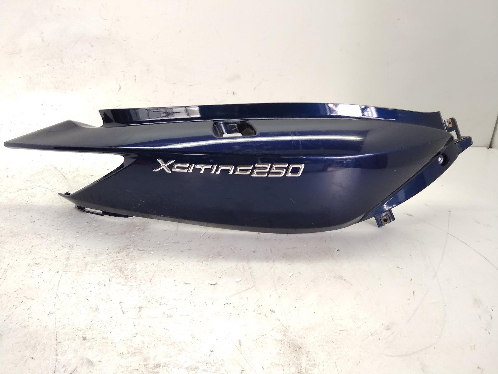 Kymco xciting 250 carena fiancata posteriore destra con piccola rottura 2005 2005 t71000