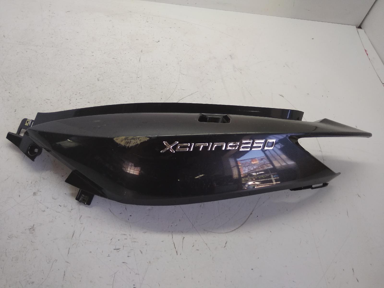 Kymco xciting 250 carena fiancata posteriore sinistra crepa e aletta rotta 2005 2005 t71000