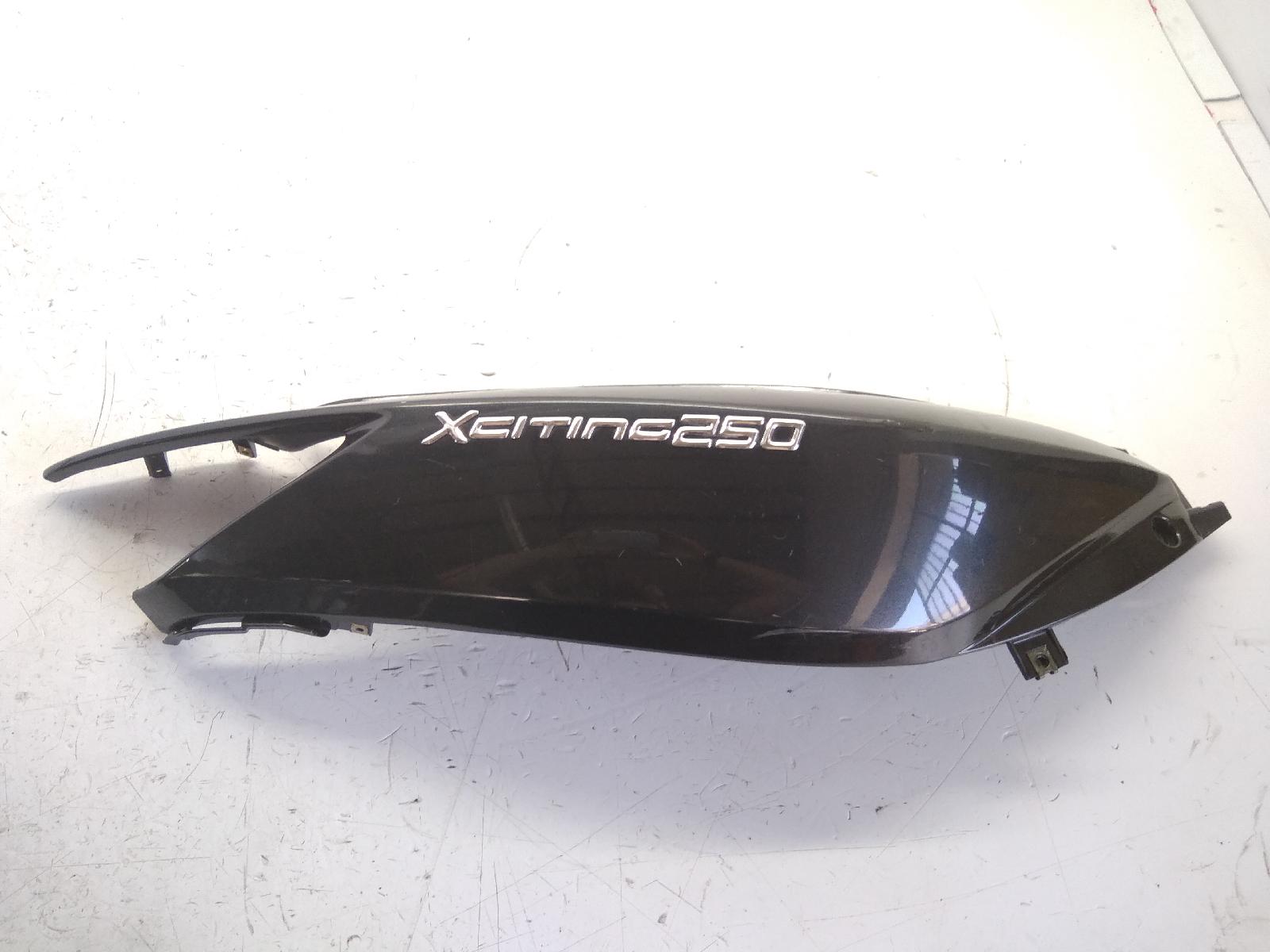 Kymco xciting 250 carena fiancata posteriore destra con rottura 2005 2005 t71000