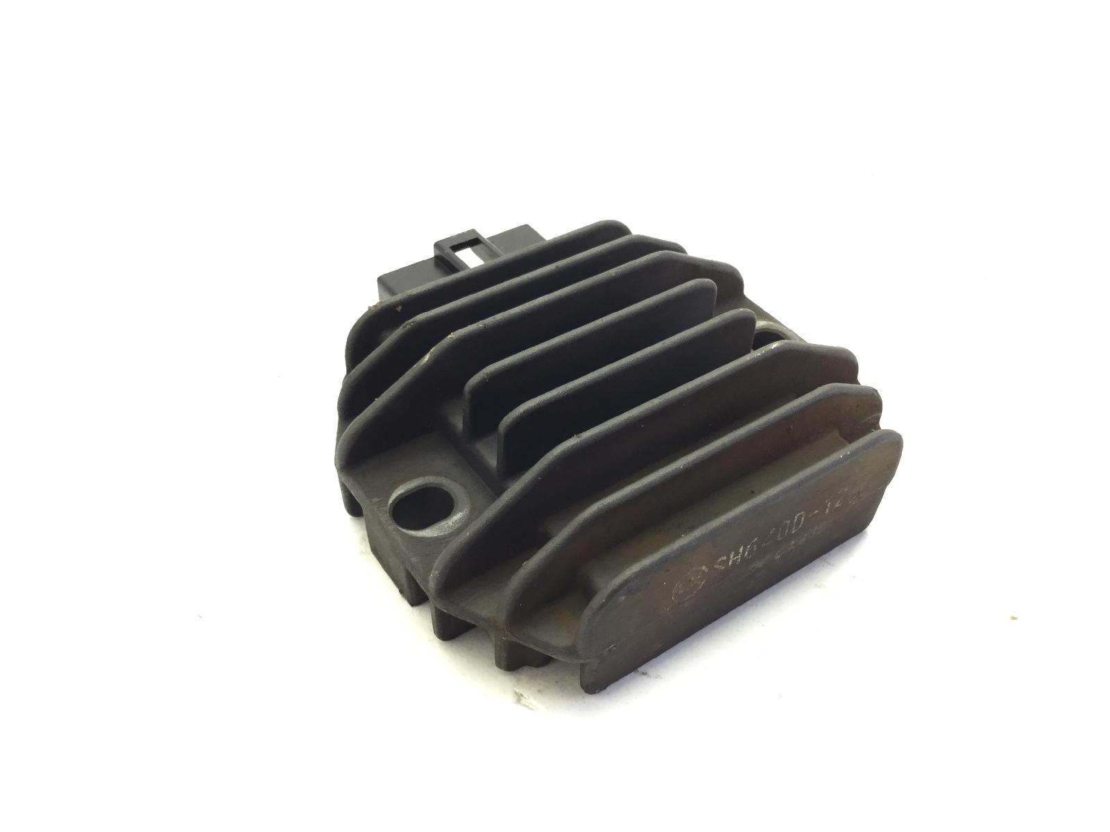 Aprilia sportcity 200 regolatore di tensione 2004 2006 vba00