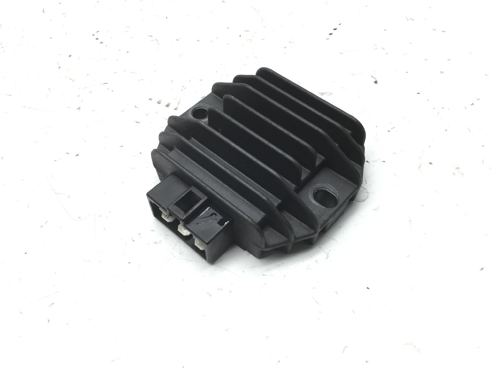 Aprilia sportcity 200 regolatore di tensione 2004 2006 vba00