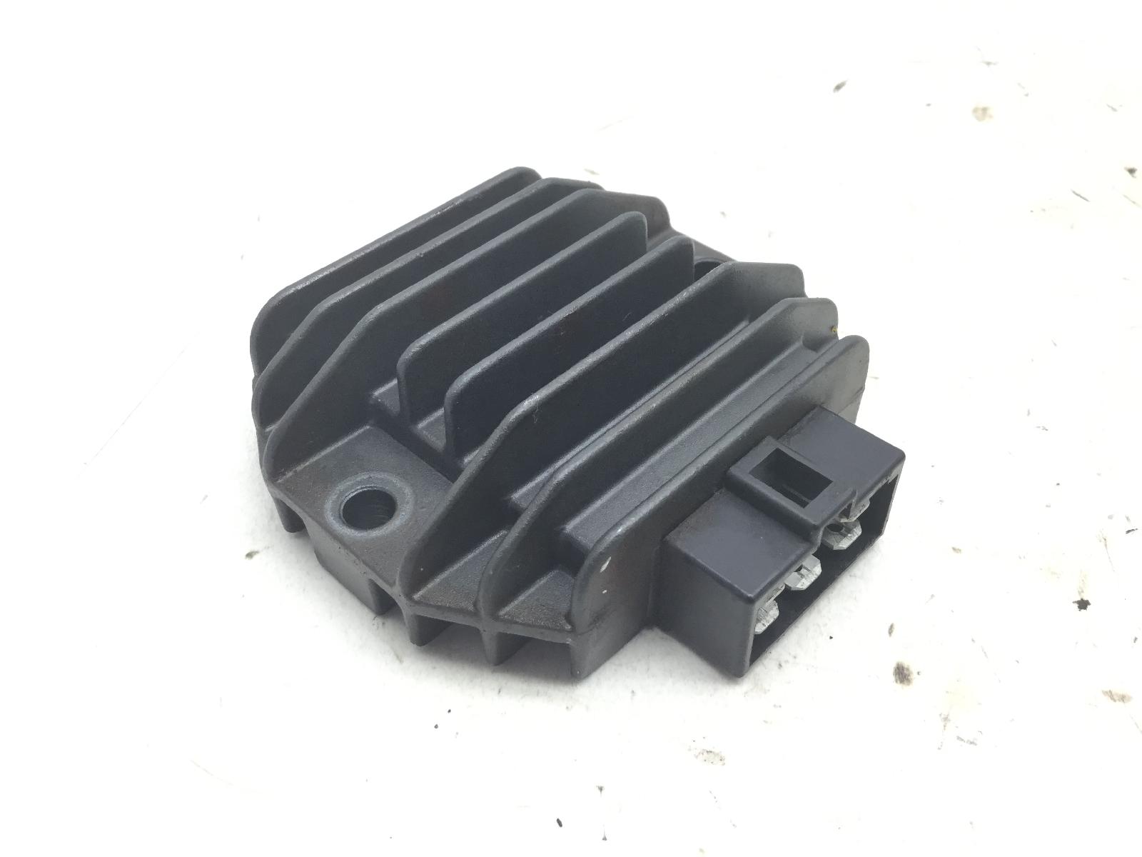 Aprilia sportcity 200 regolatore di tensione corrente 2004 2006 vba00