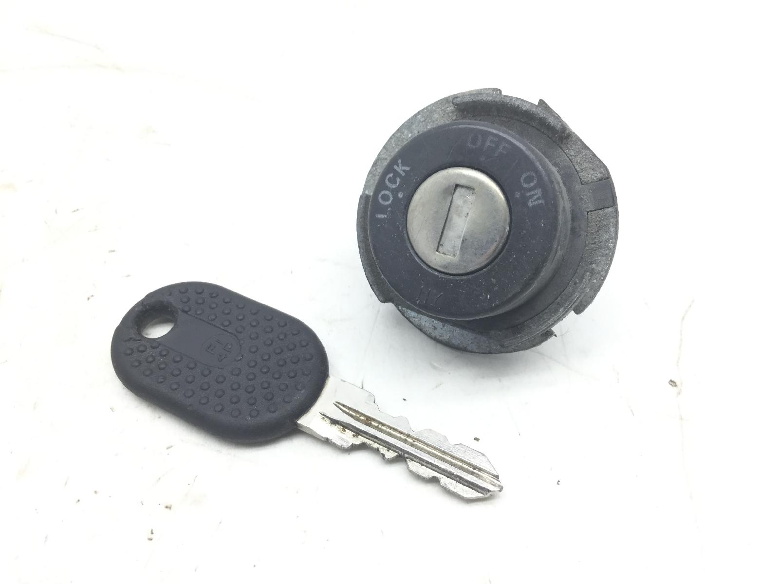 Piaggio fly 4t 100 blocchetto accensione con chiave serratura 2007 2007 m53100